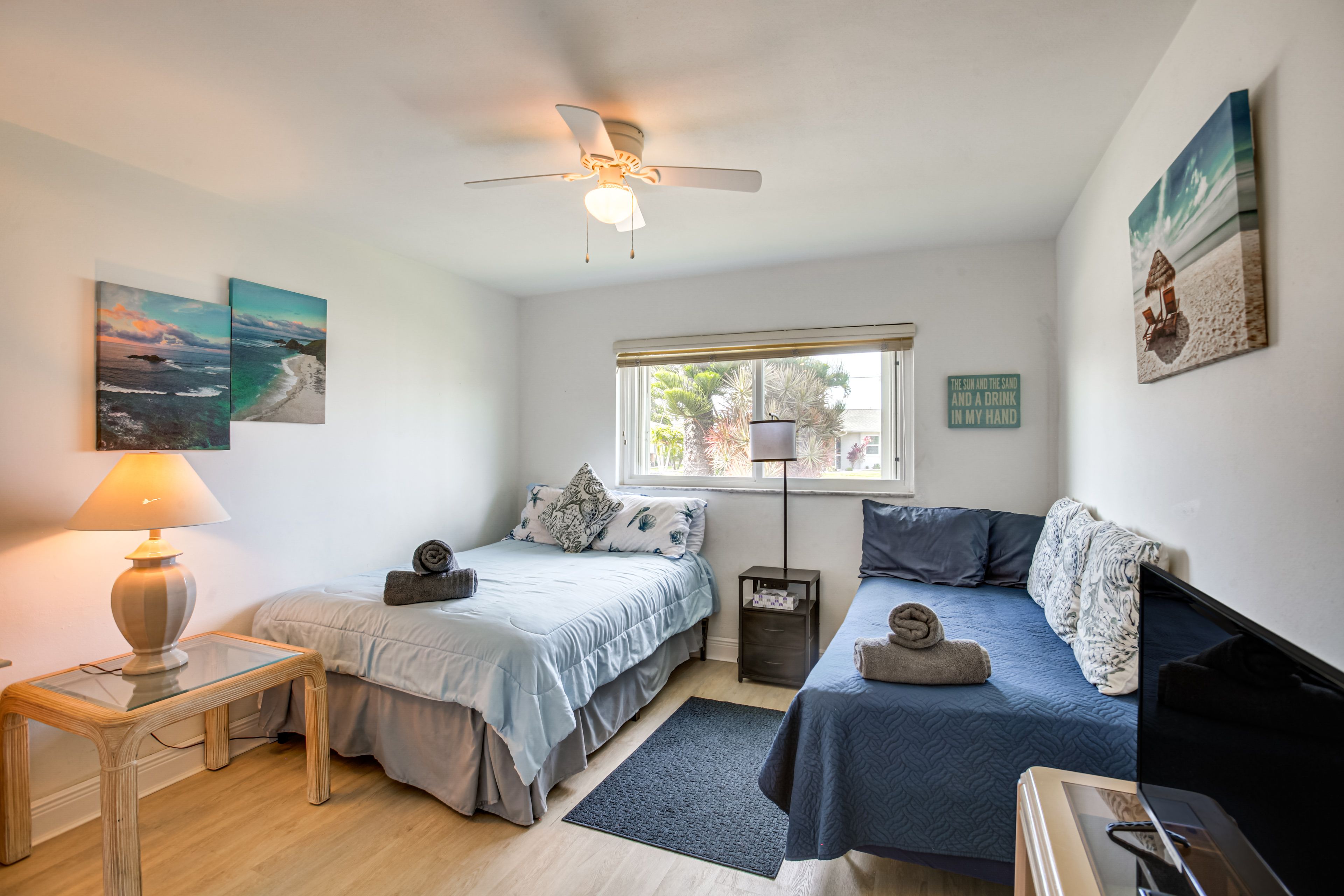 Bedroom 3 | Queen Bed | Twin Bed | Flat-Screen TV w/ Cable