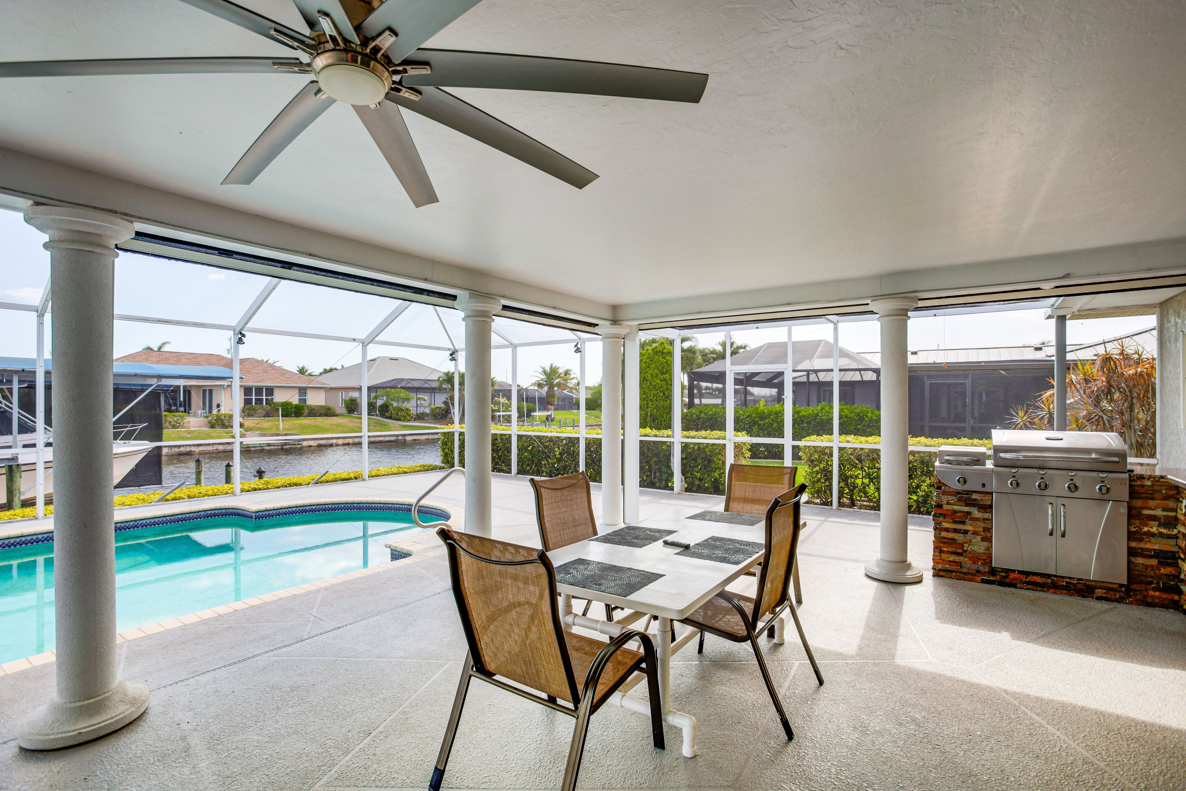 Screened-In Lanai | Dining Areas | Ceiling Fan