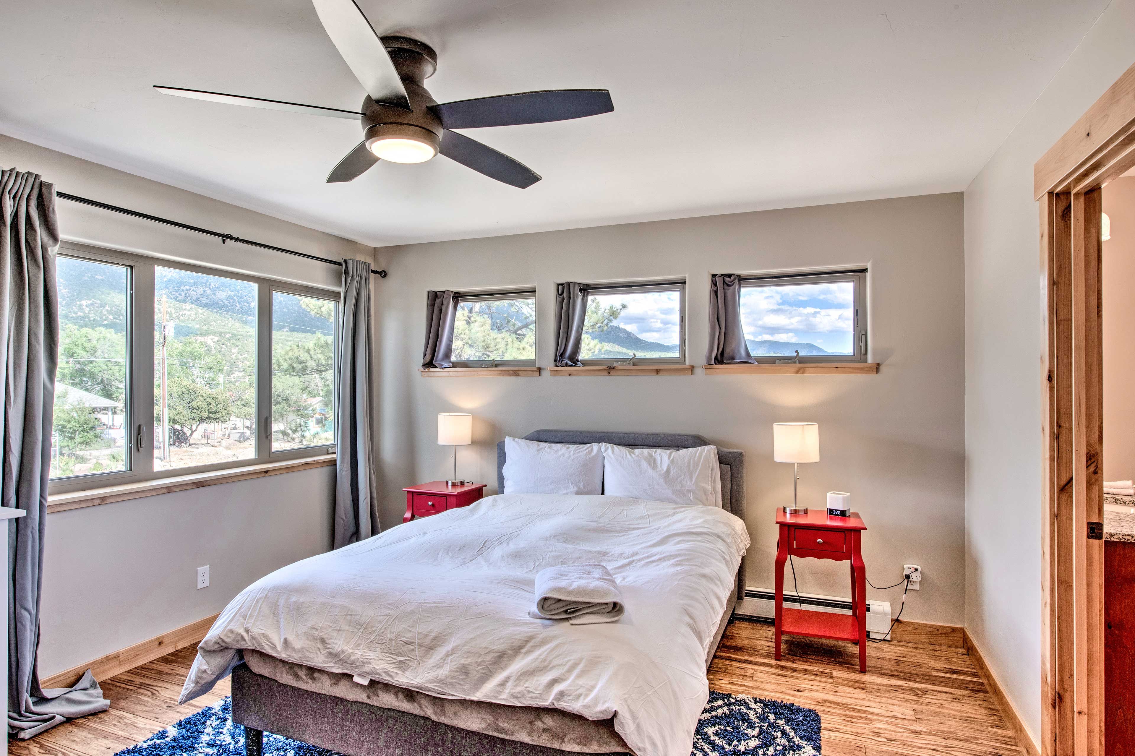 Bedroom 1 | Queen Bed | BluRay Player