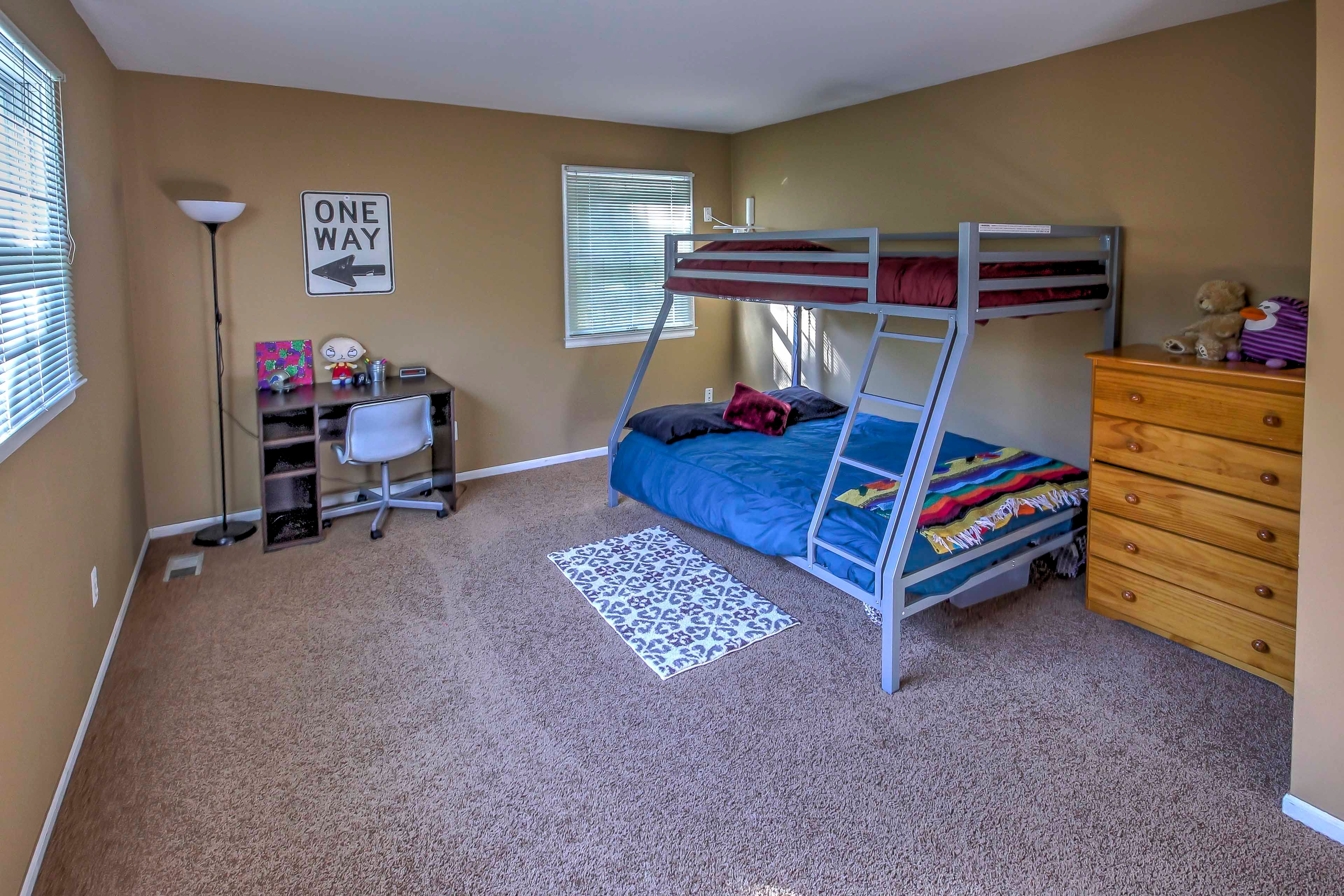 Bedroom 5 | Twin/Full Bunk Bed