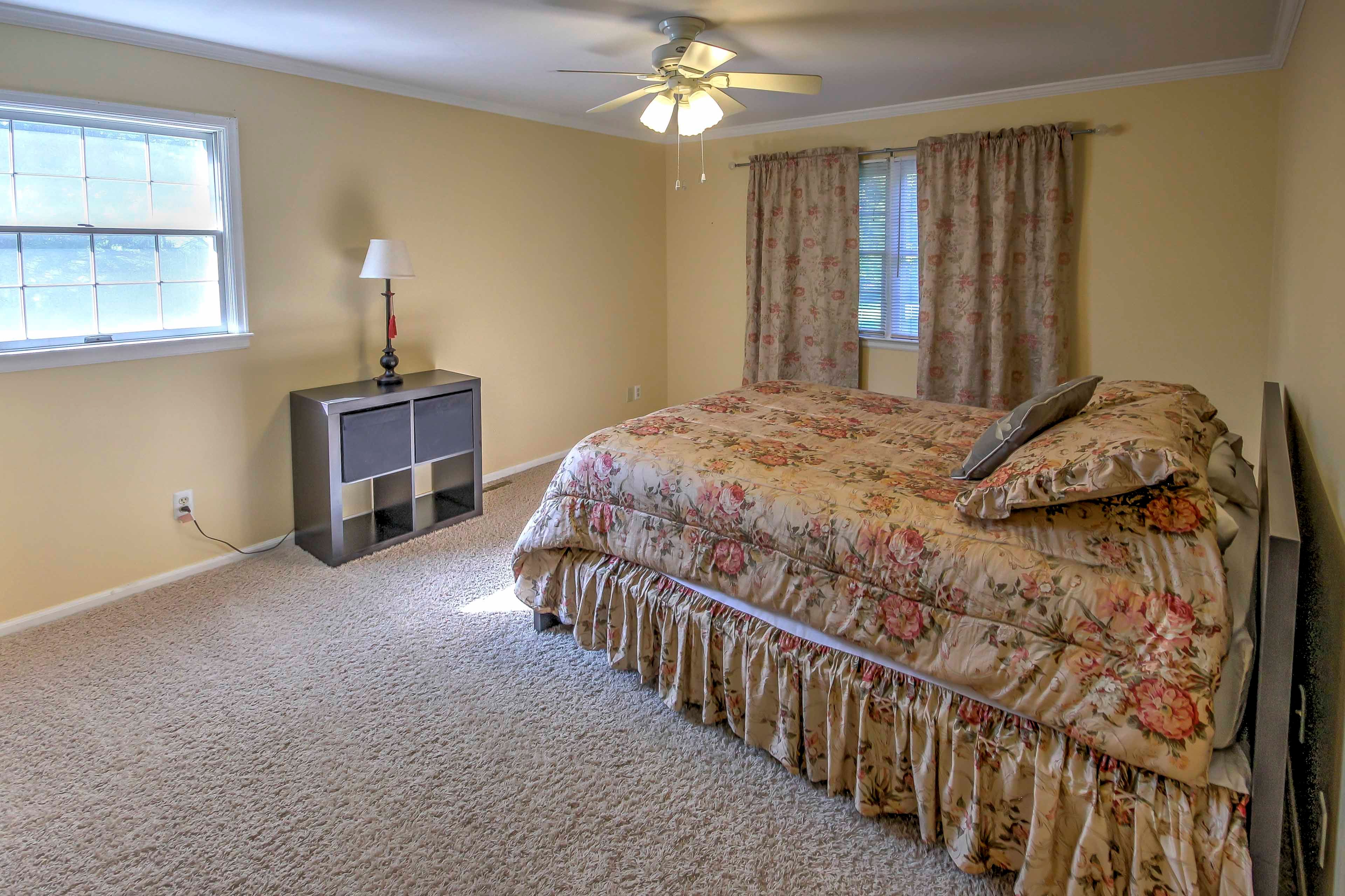 Bedroom 1 | Queen Bed