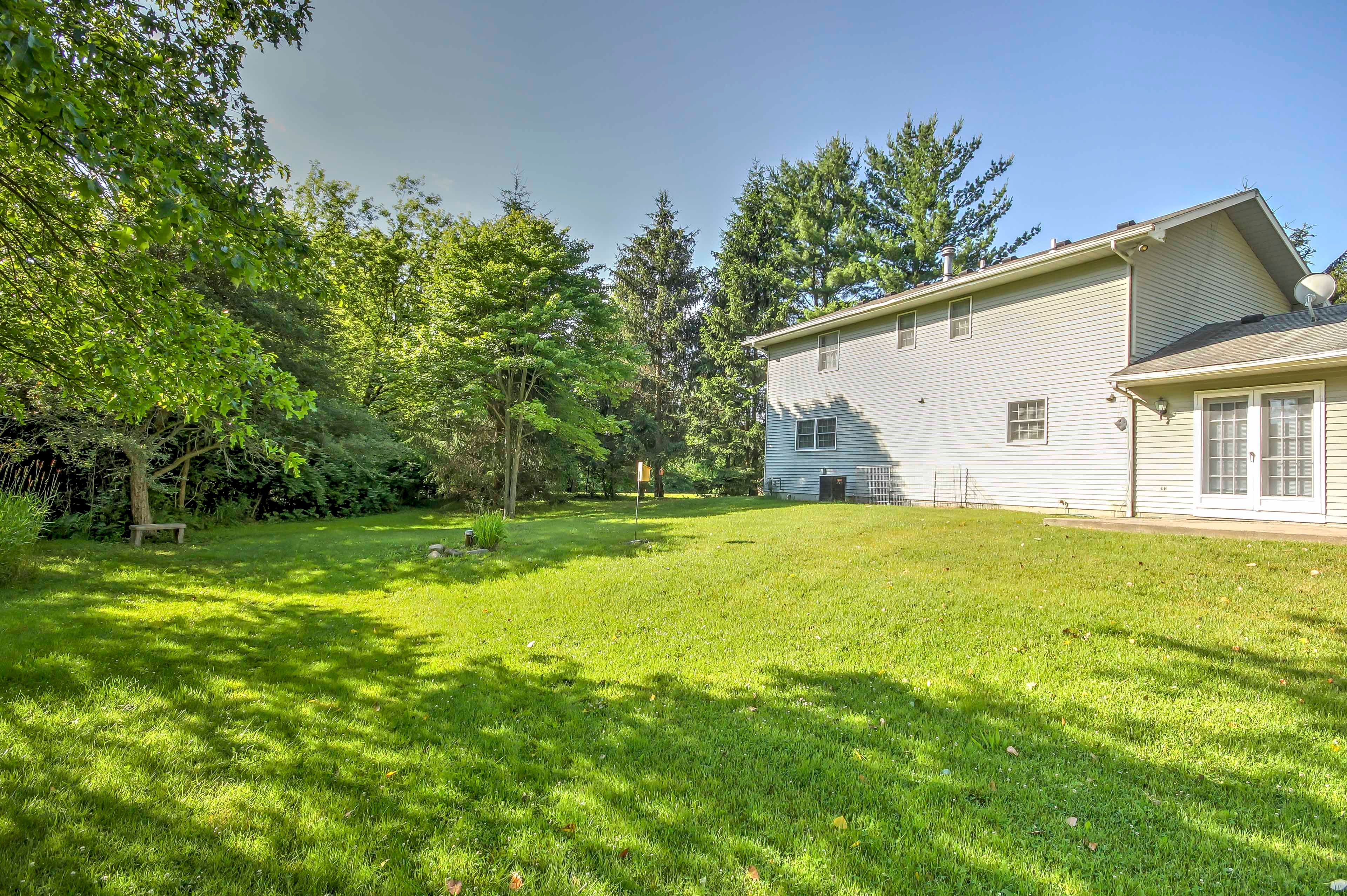 Spacious Backyard | Pet Friendly w/ Fee | 13 Mi to Ann Arbor
