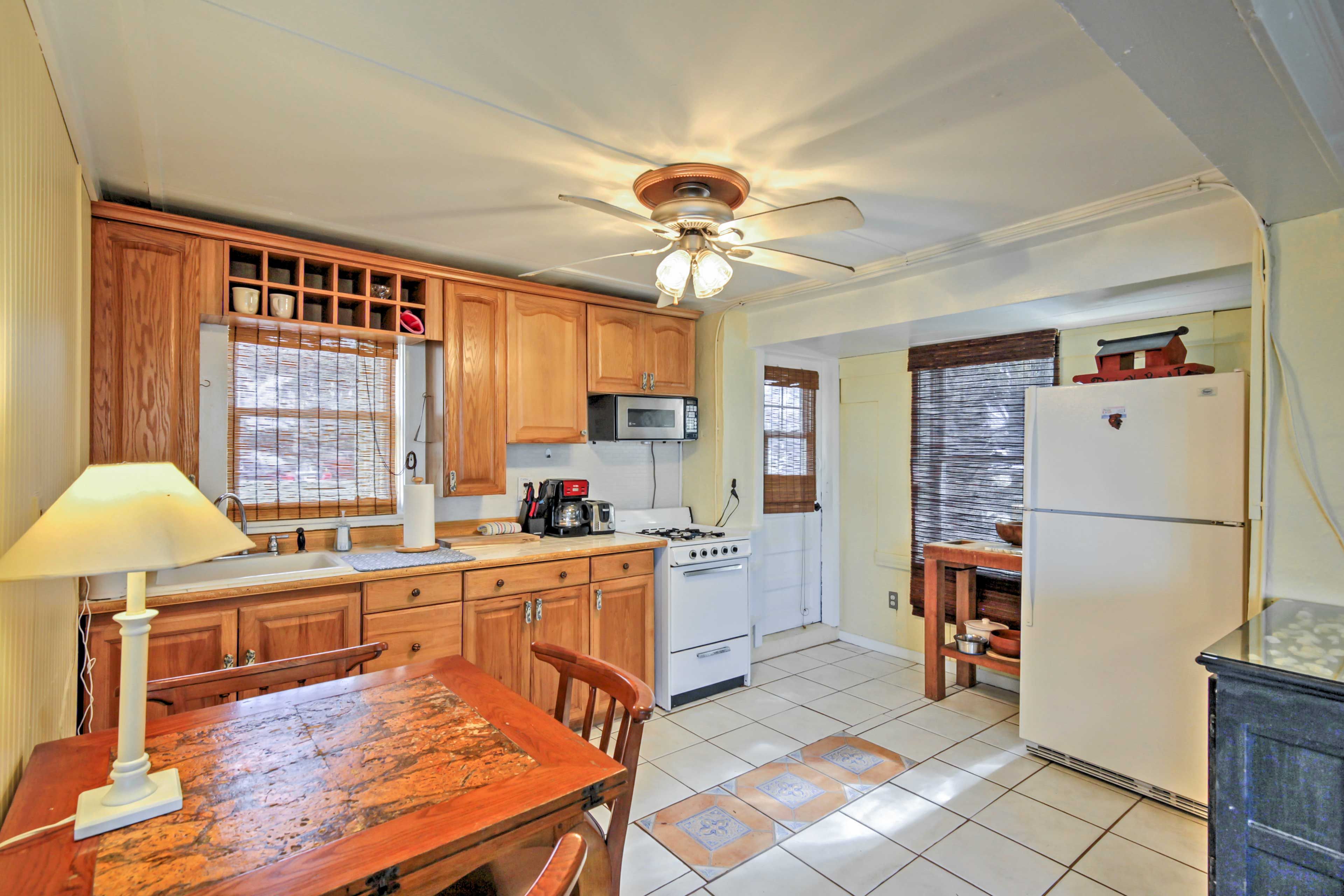Look forward to preparing tasty meals in the fully equipped kitchenette.