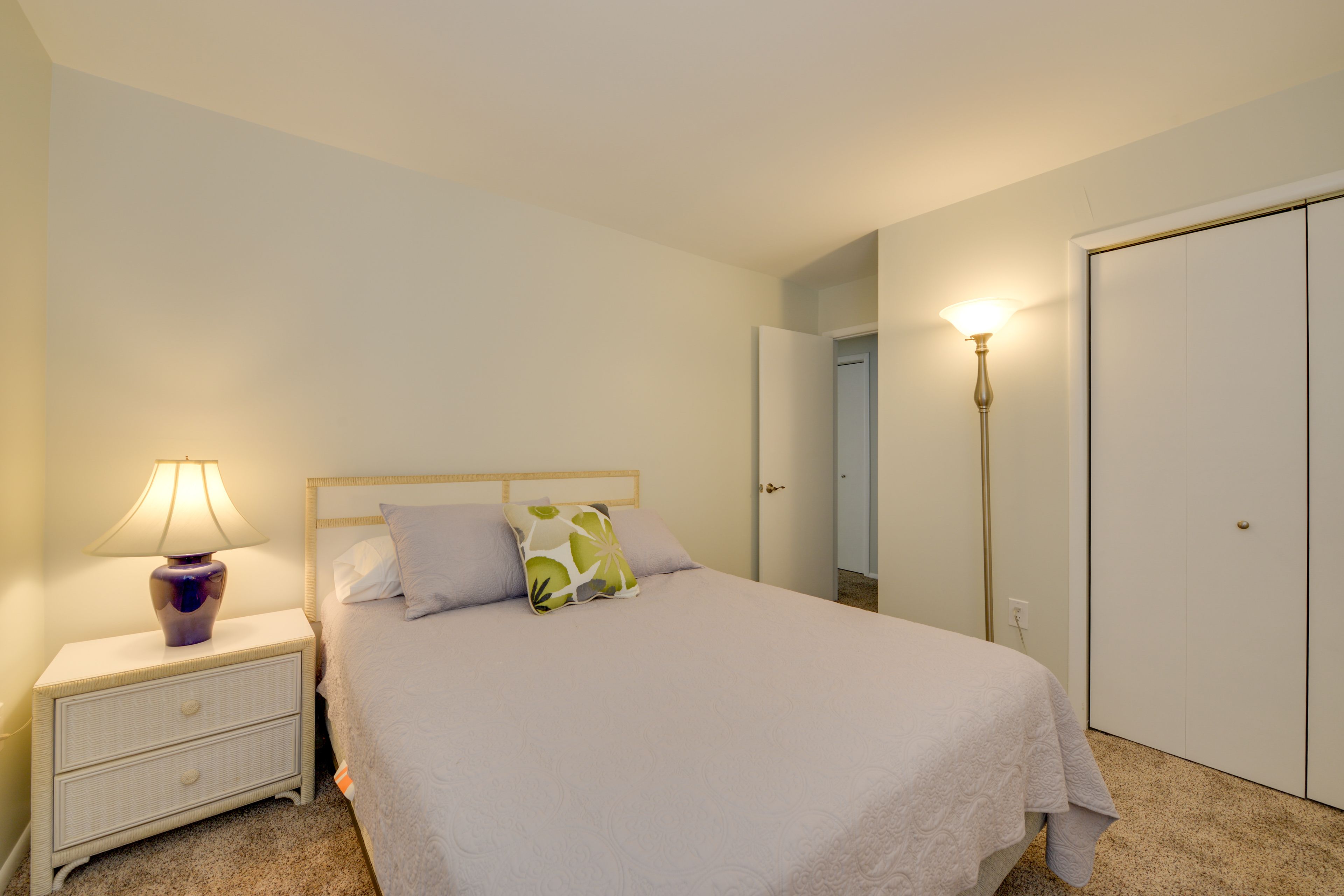 Bedroom 2 | Queen Bed
