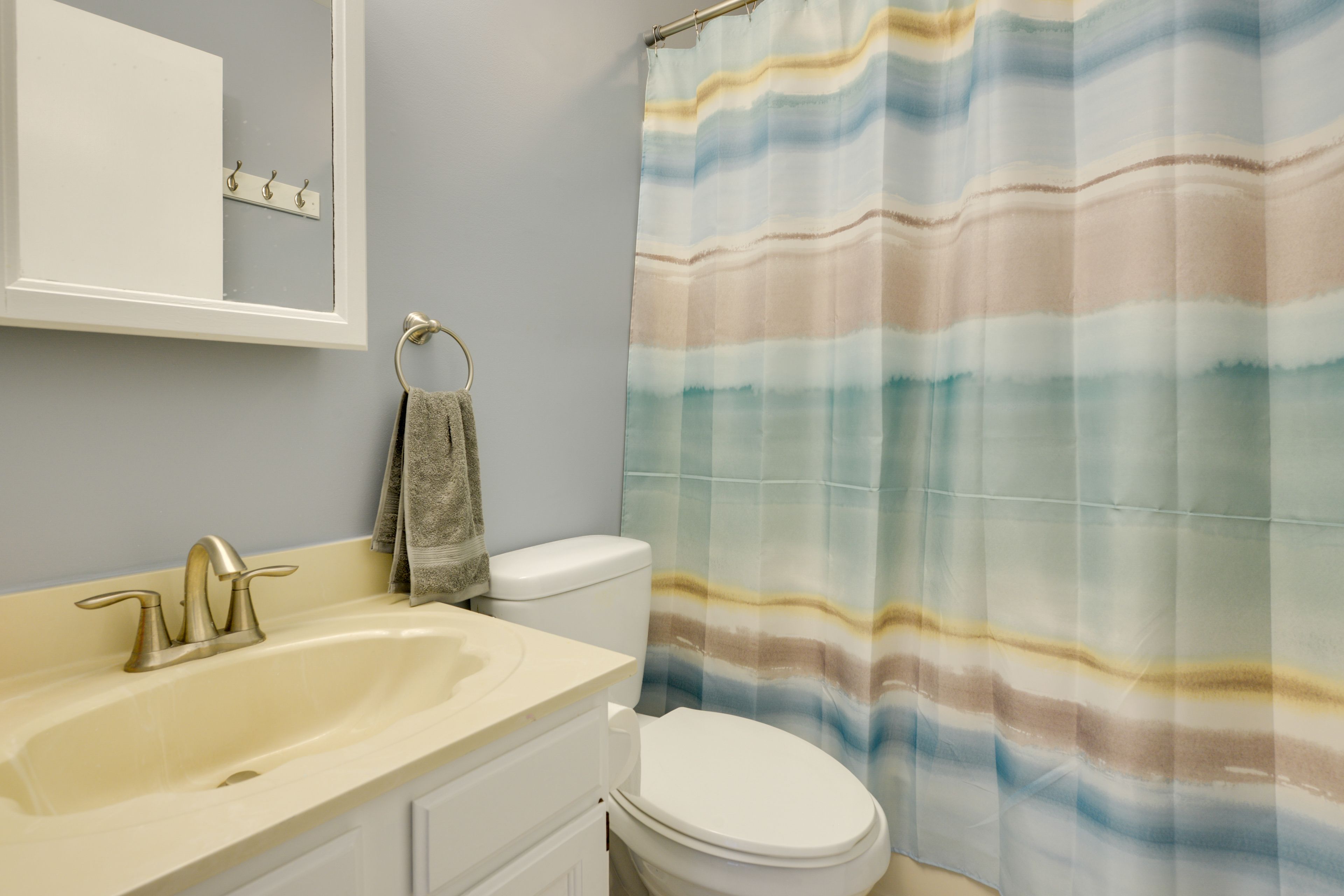 Full Bathroom | Linens & Towels Not Provided