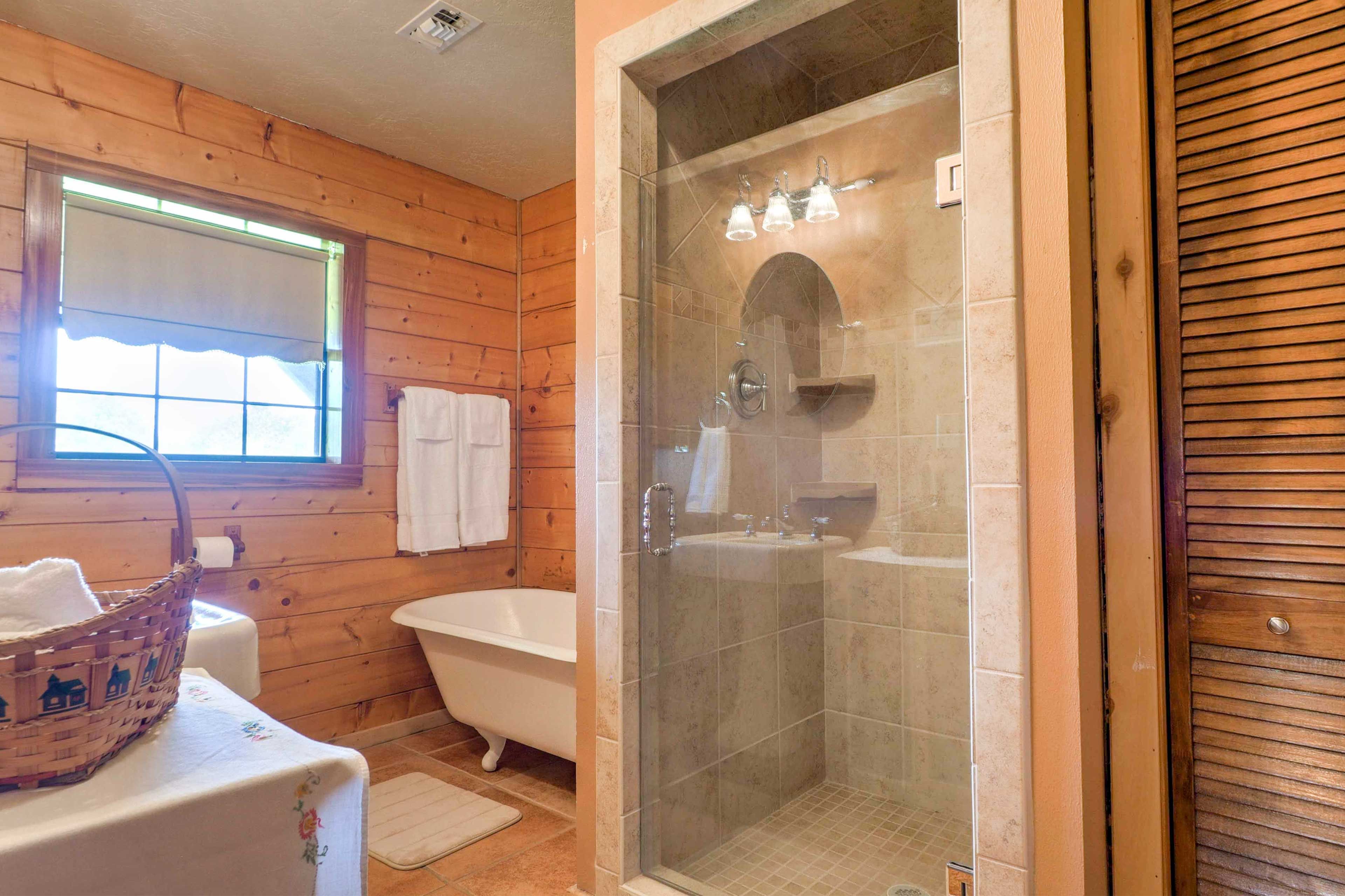 Full Bathroom | Linens & Towels
