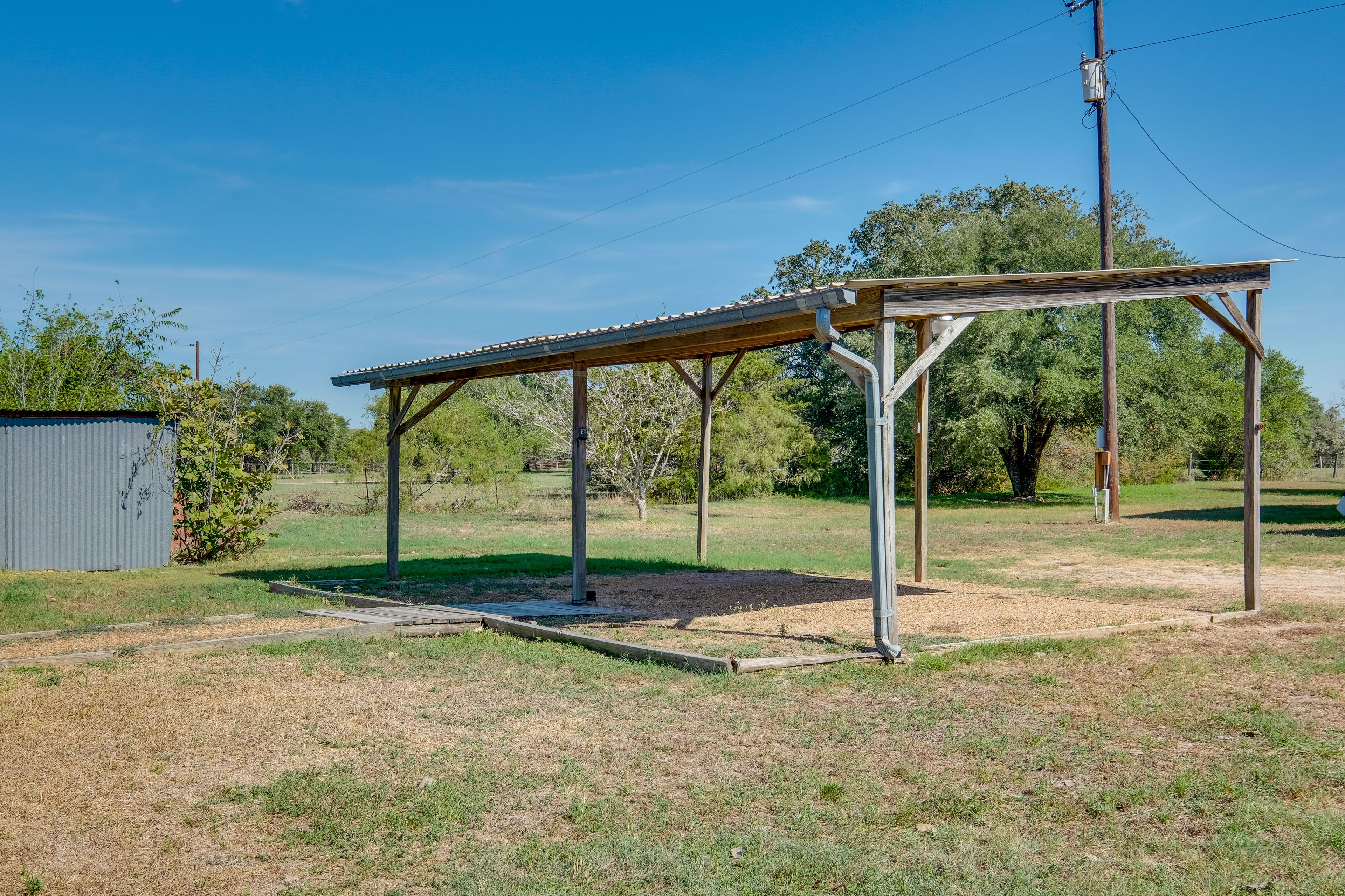 Exterior | Parking | Driveway (2 Vehicles)