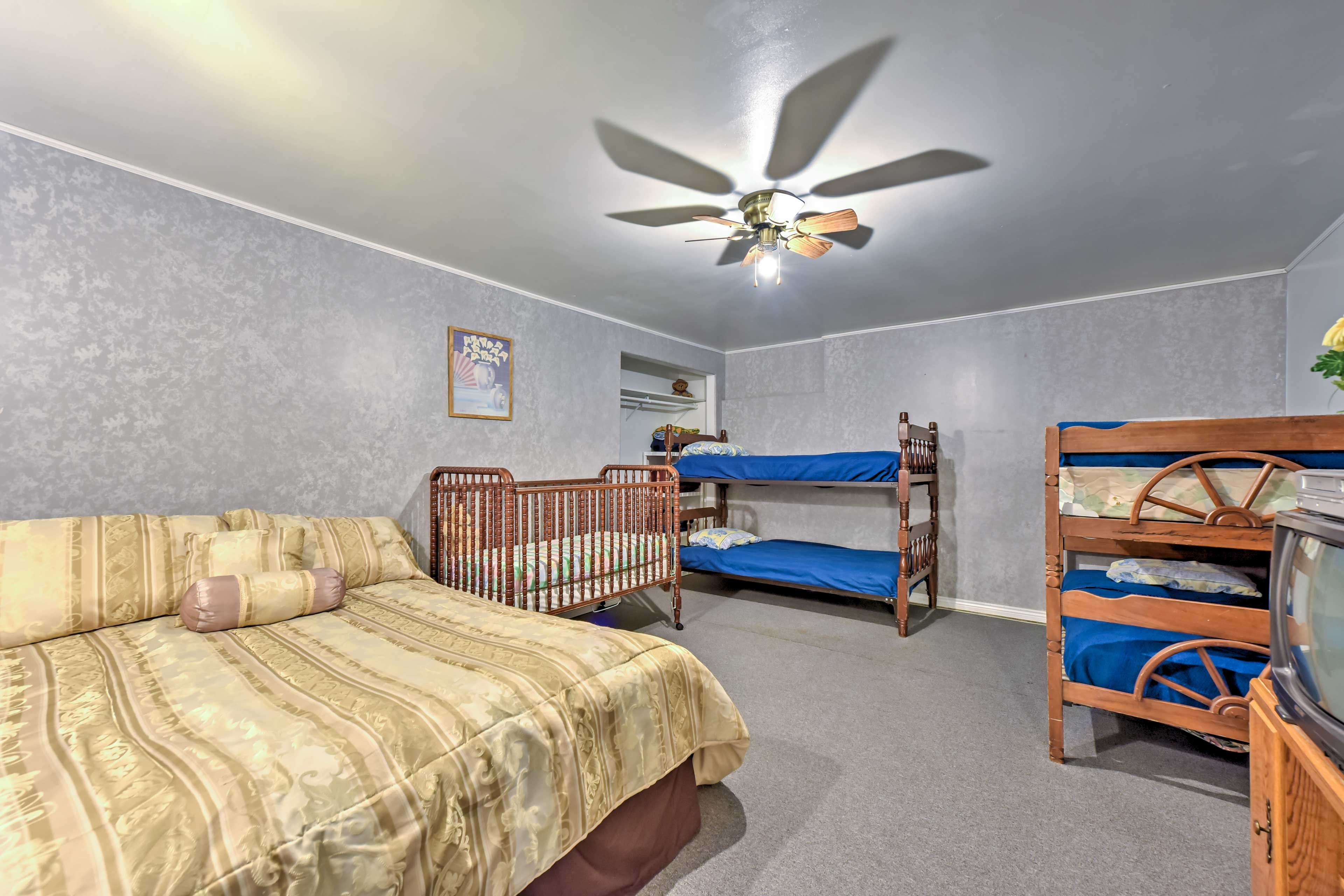 Bedroom 3 | Queen Bed, 2 Twin Bunk Beds, Crib