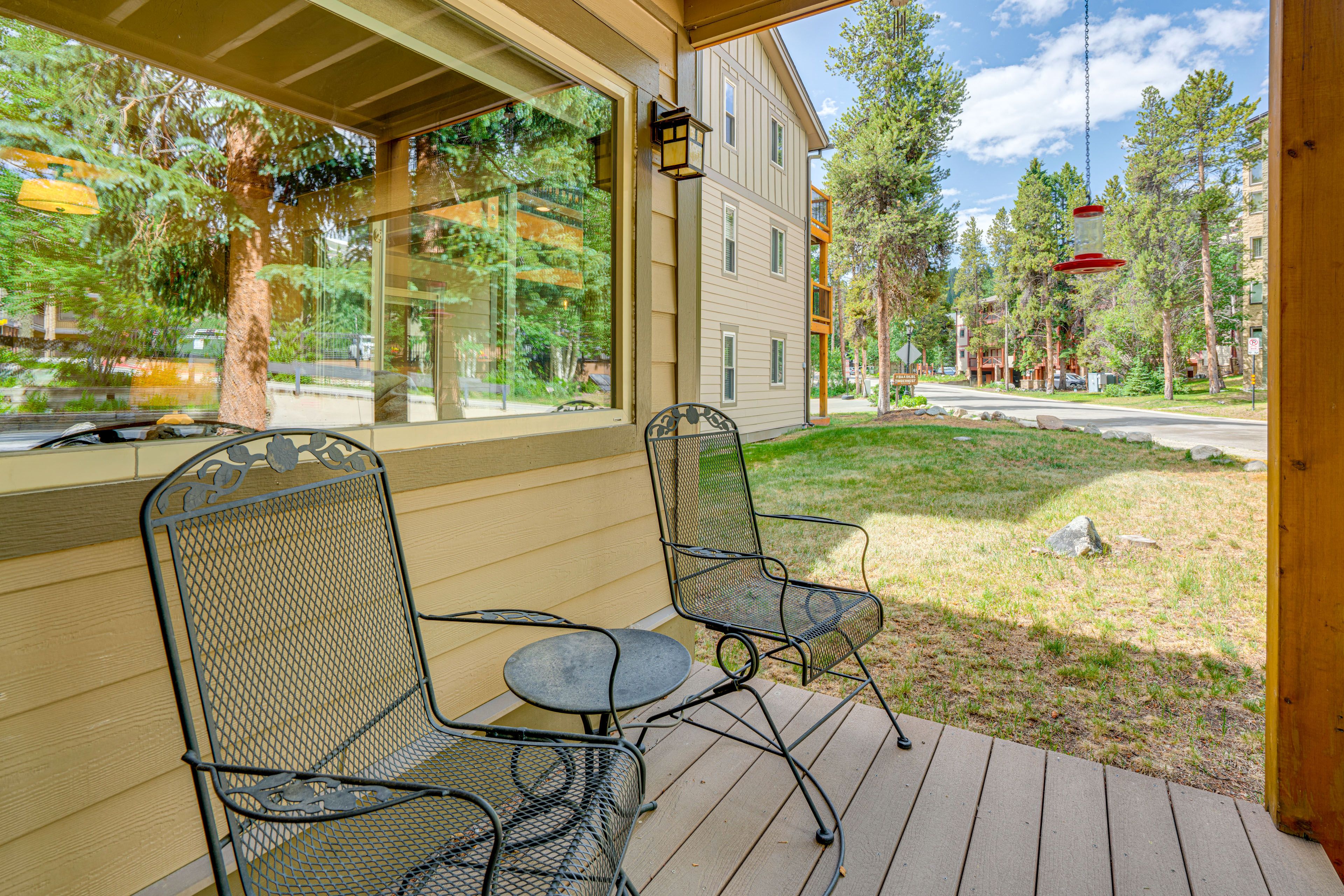 Private Deck | Dining Area | Gas Grill | Mountain View