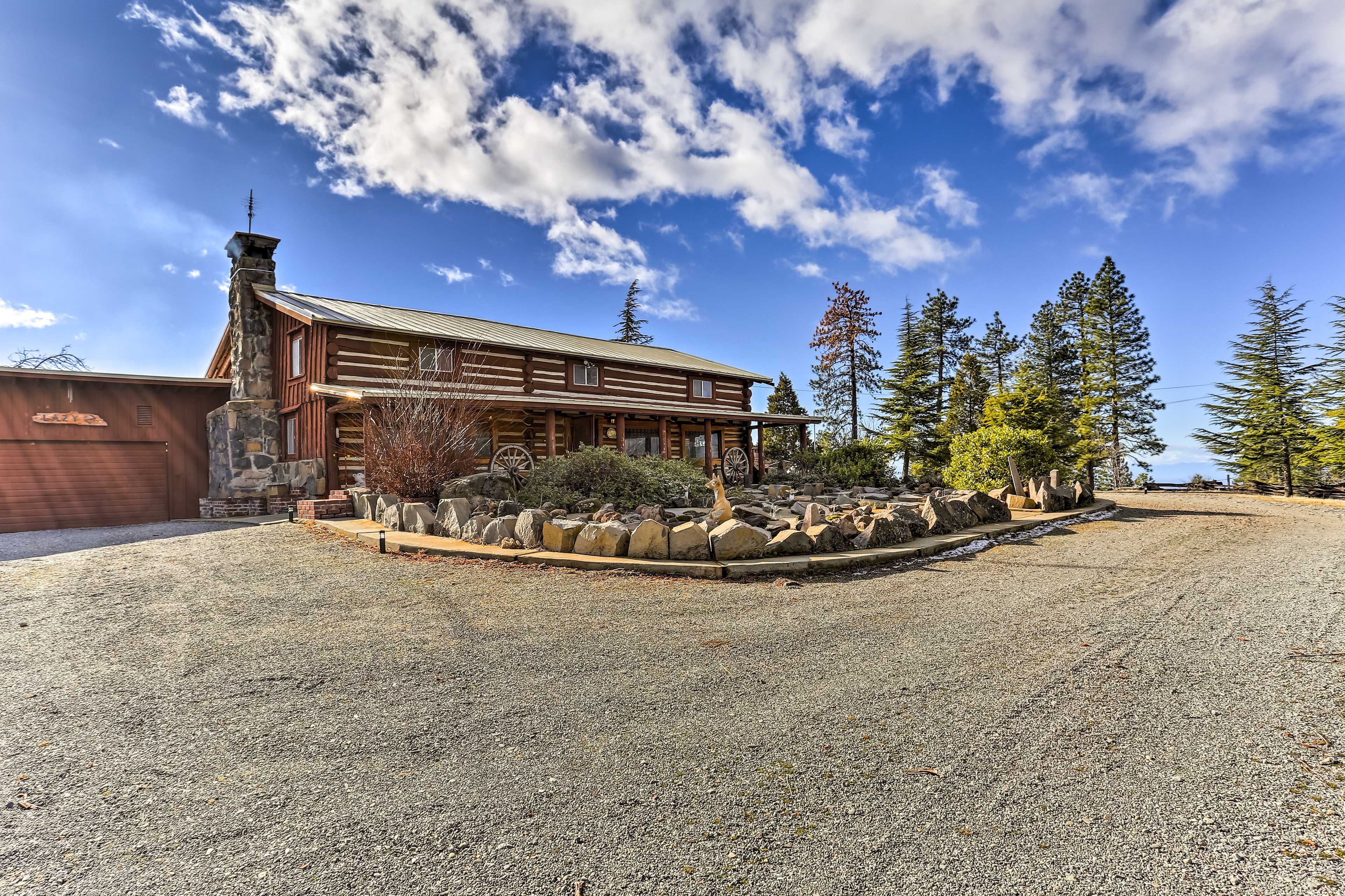 House Exterior | Driveway Parking