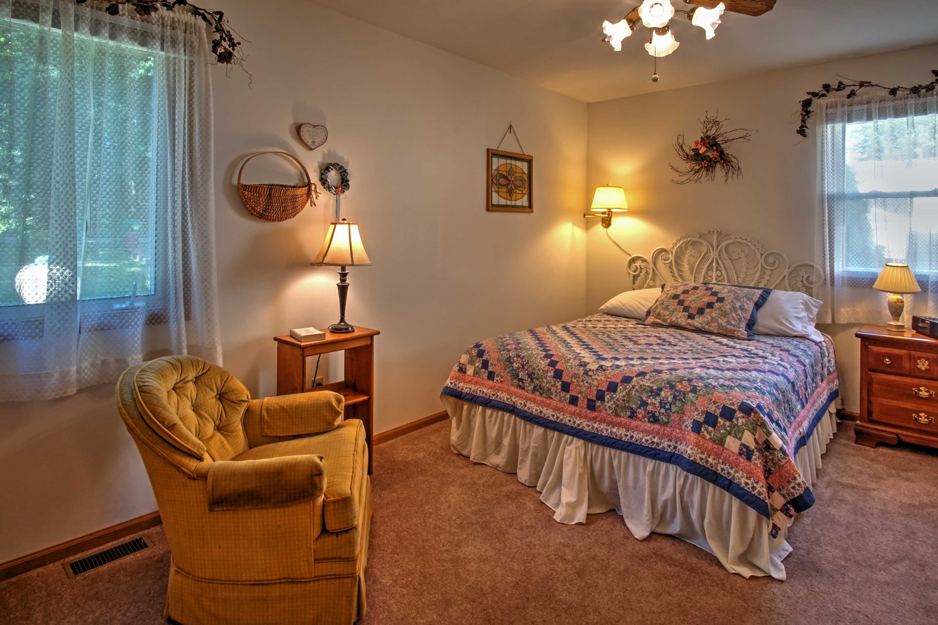 Bedroom 2 | Queen Bed
