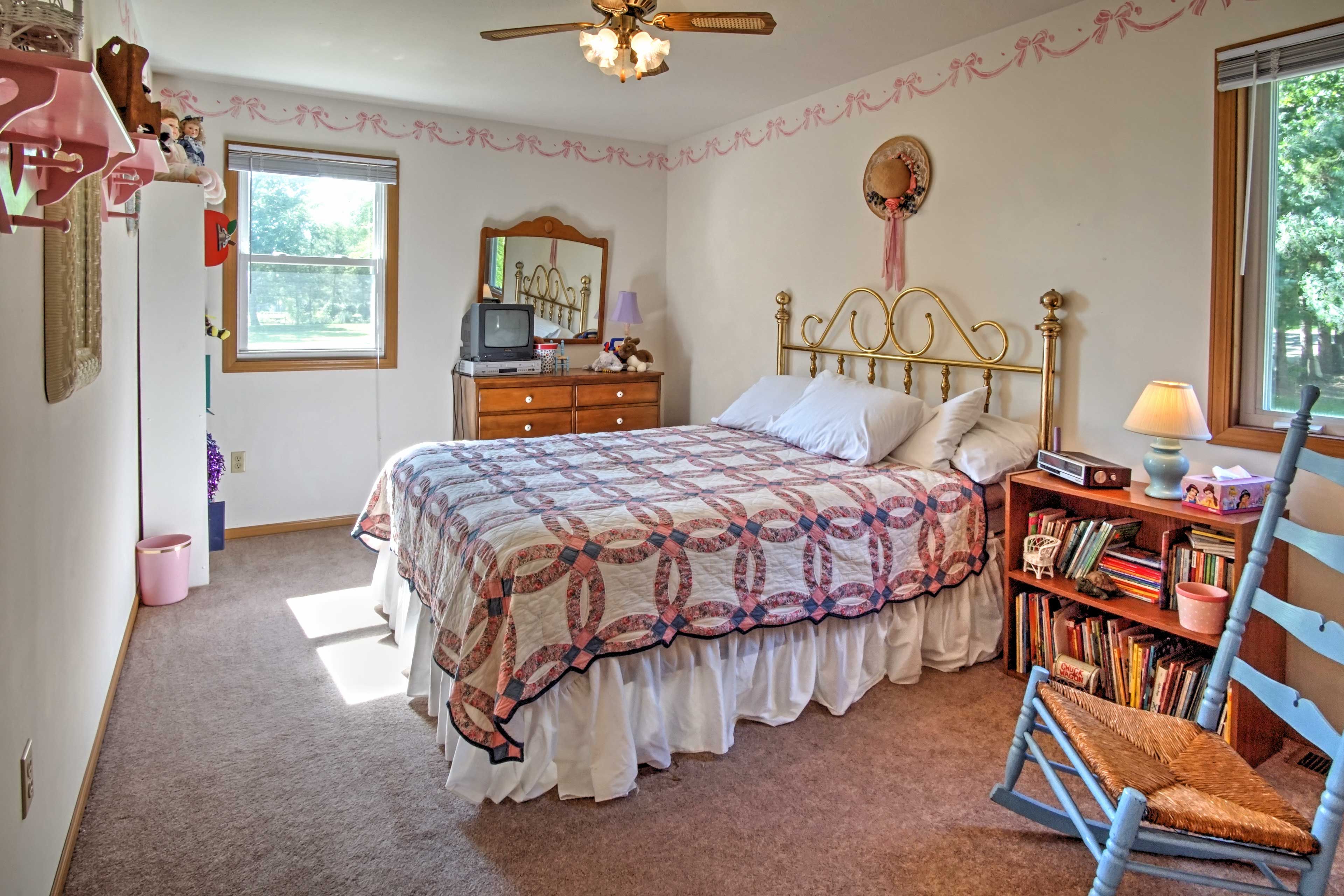 Bedroom 3 | Queen Bed