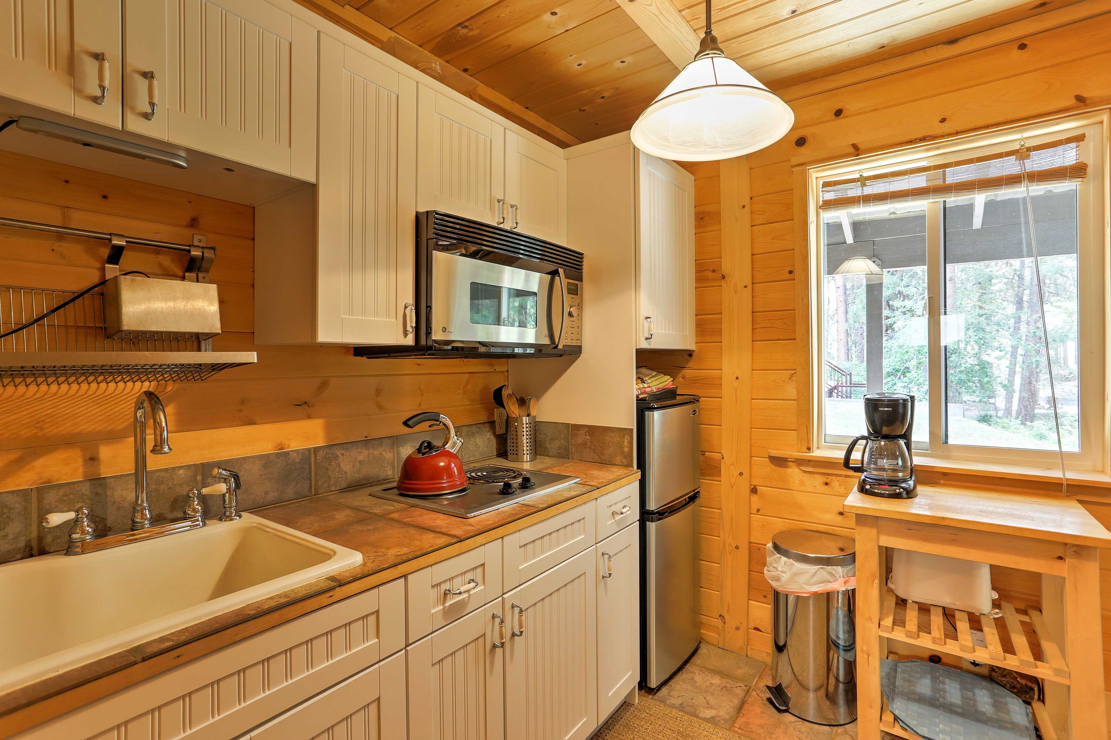 Well-Equipped Kitchenette