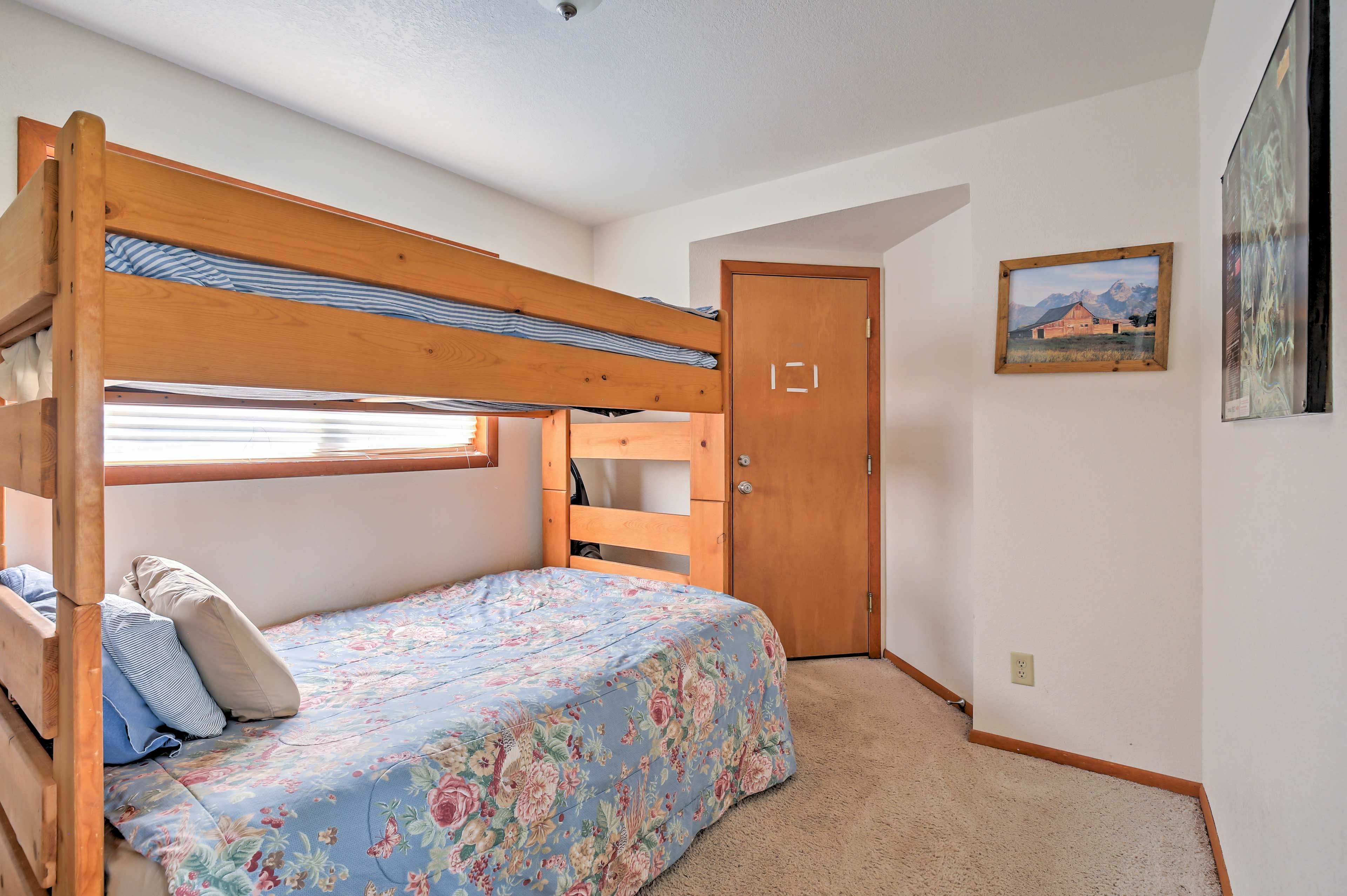 A twin-over-full bunk bed adorns the 6th bedroom, which is perfect for kids!