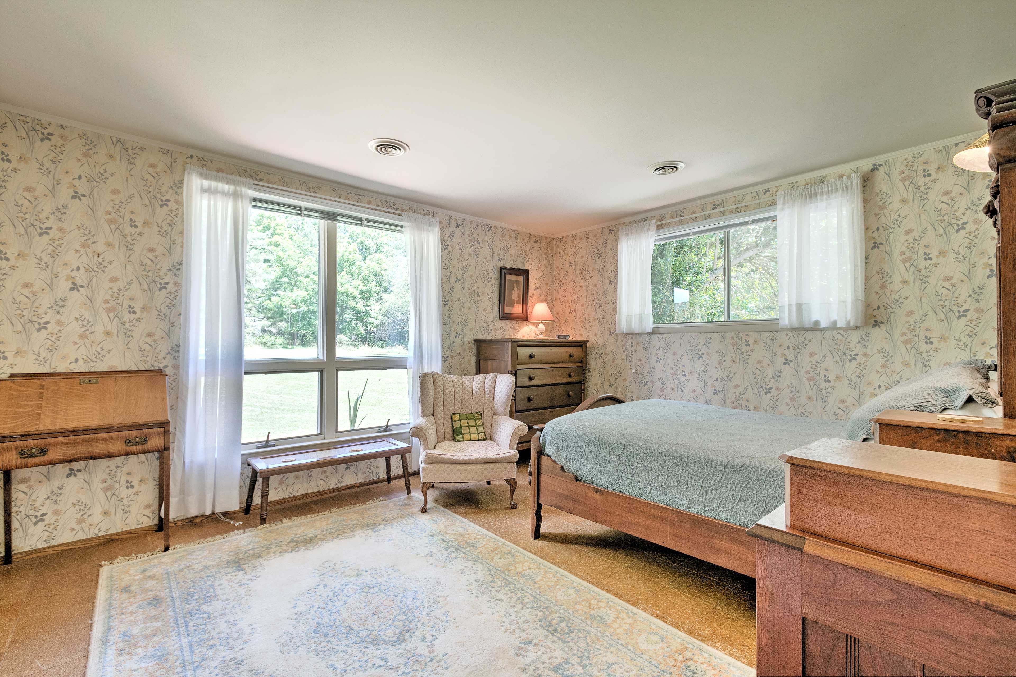 Bedroom 3 | Queen Bed