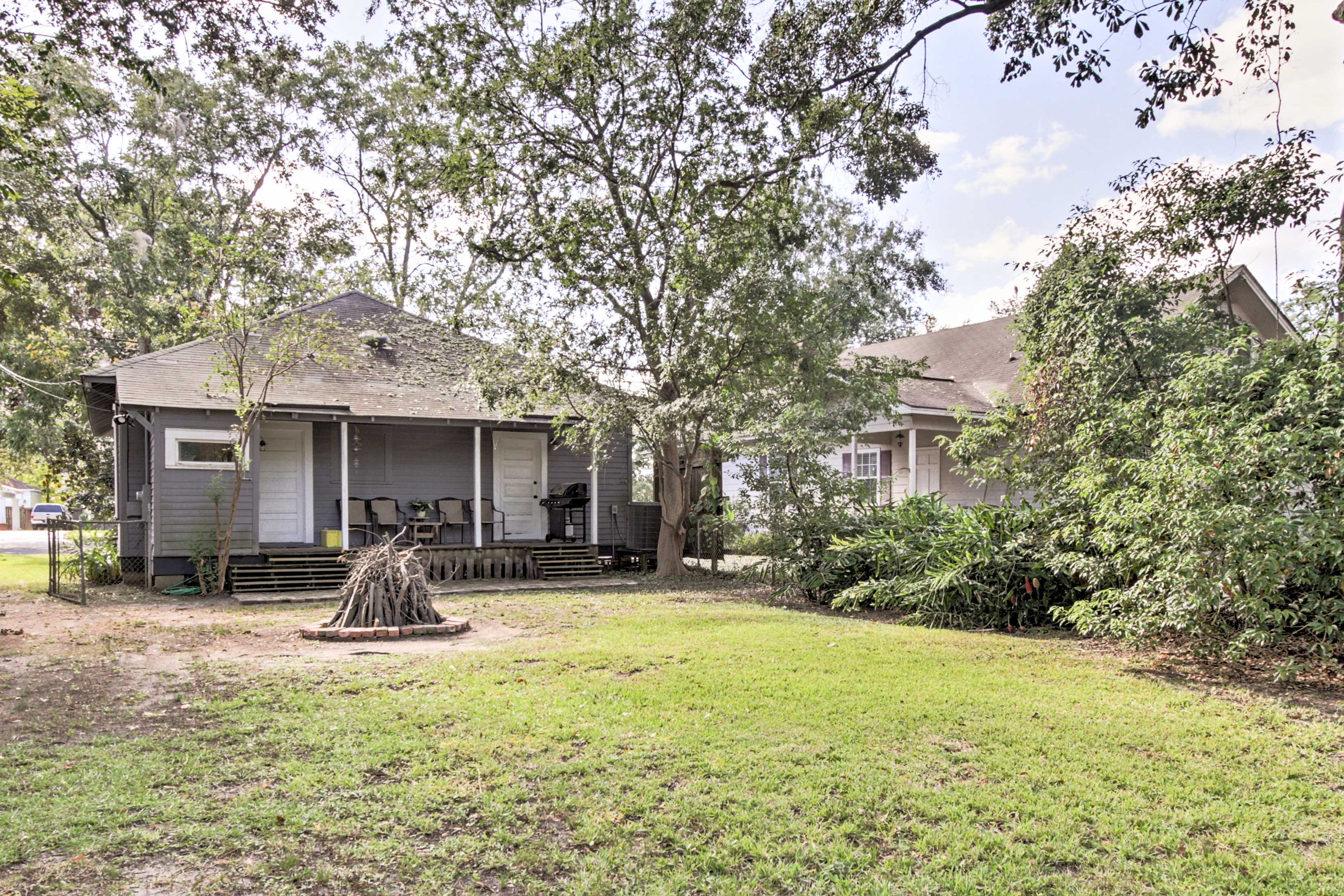 Spend romantic evenings around the backyard fire pit after exploring Moss Point.