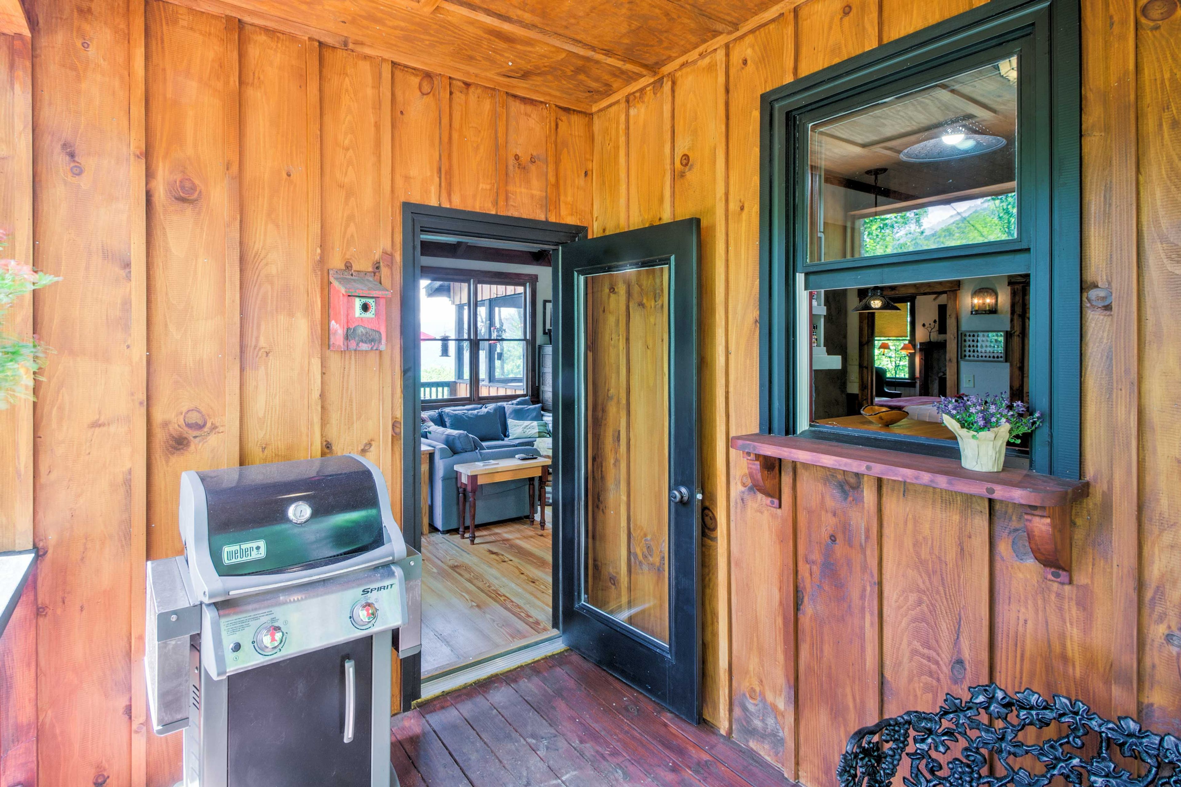 Screened Porch | Gas Grill