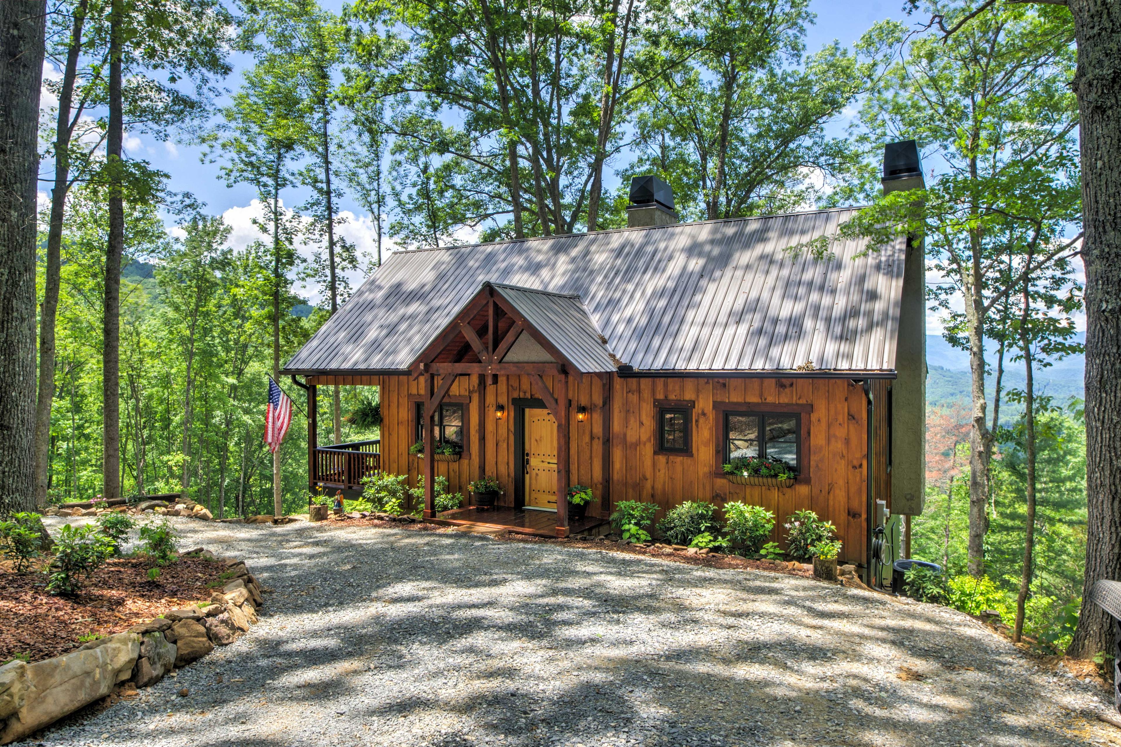 Exterior | Ample Driveway Parking