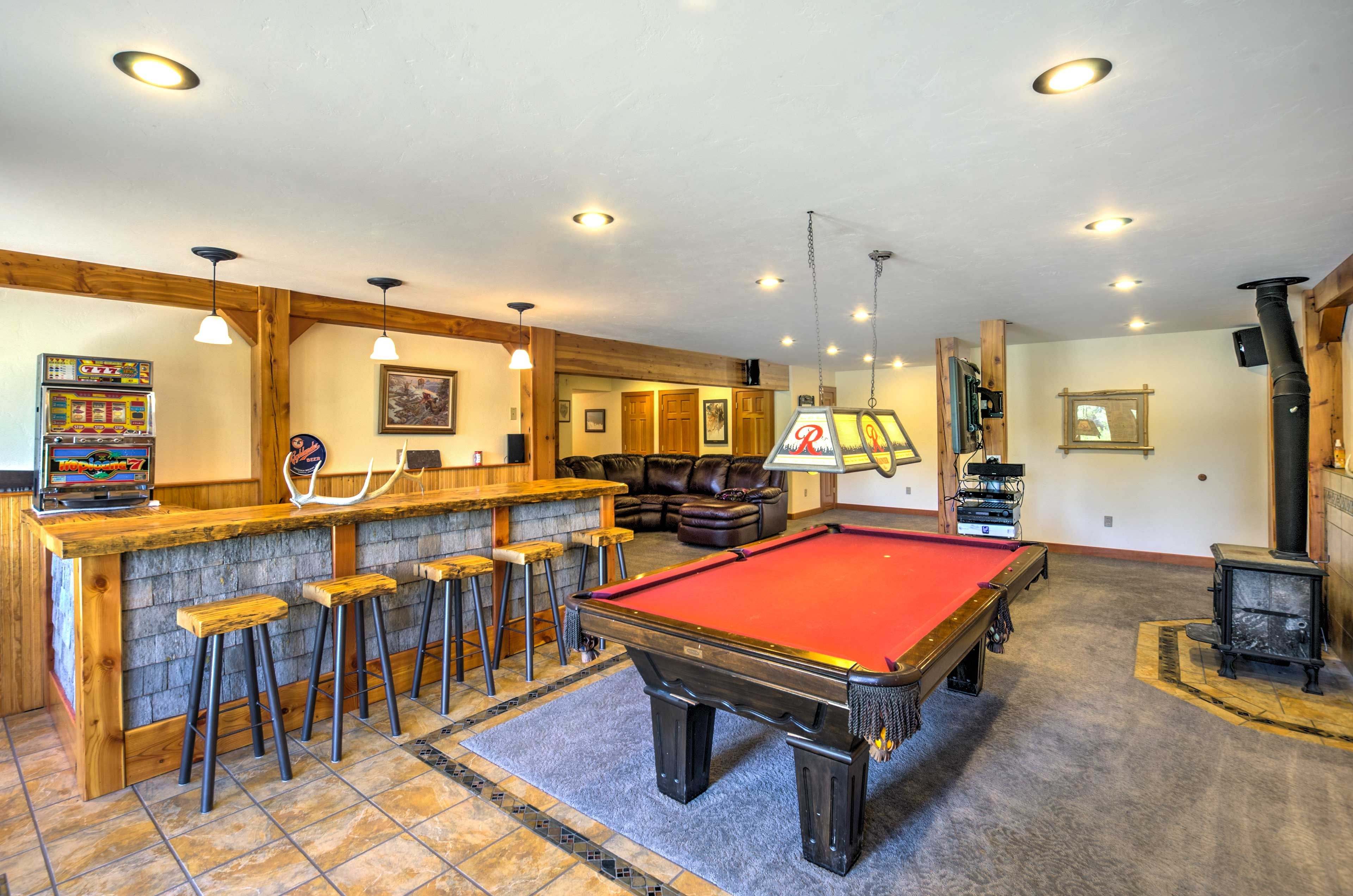 Game Room | Satellite TV | Pool Table