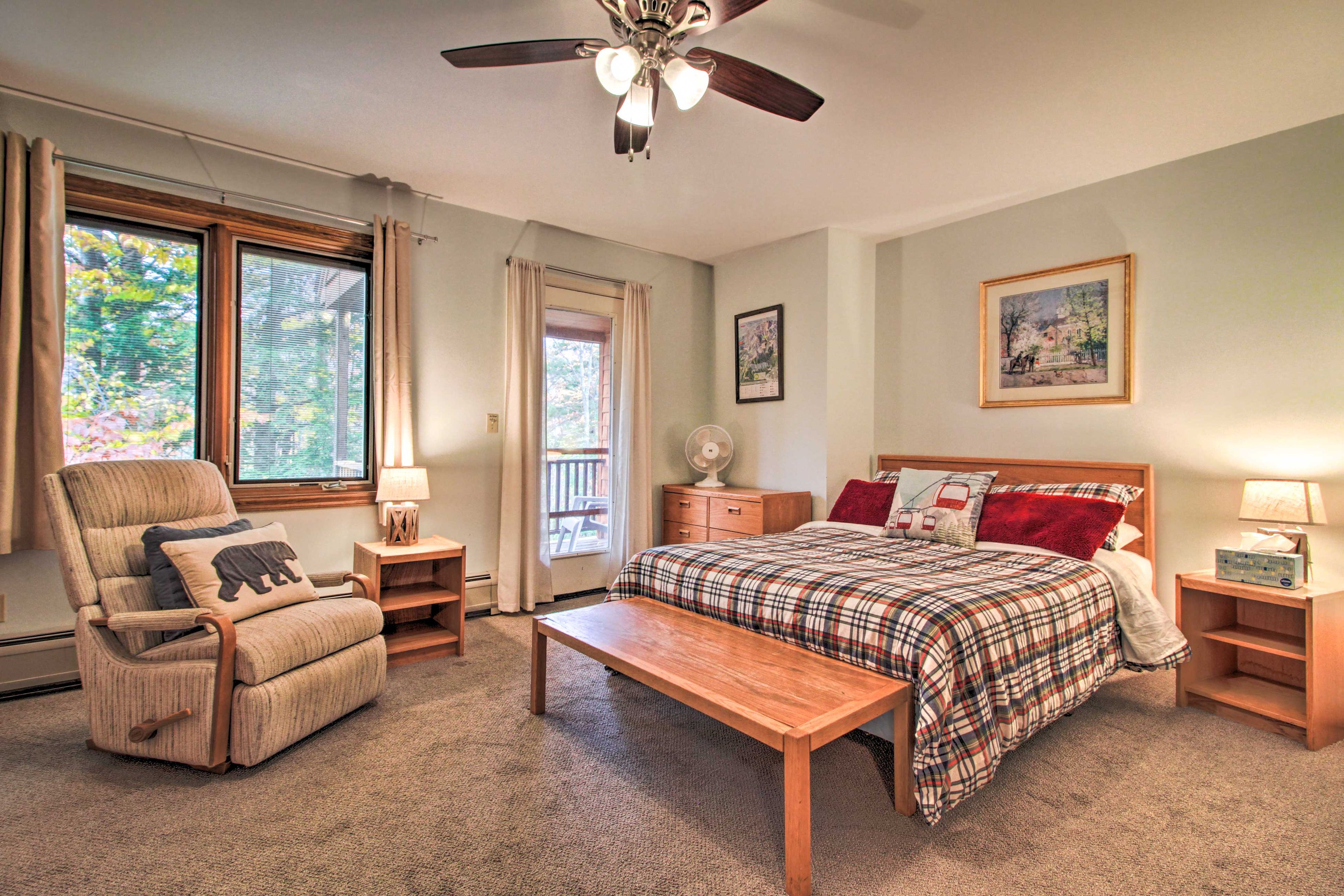 Bedroom 1 | King Bed | Deck Access | TV | En-Suite Bath
