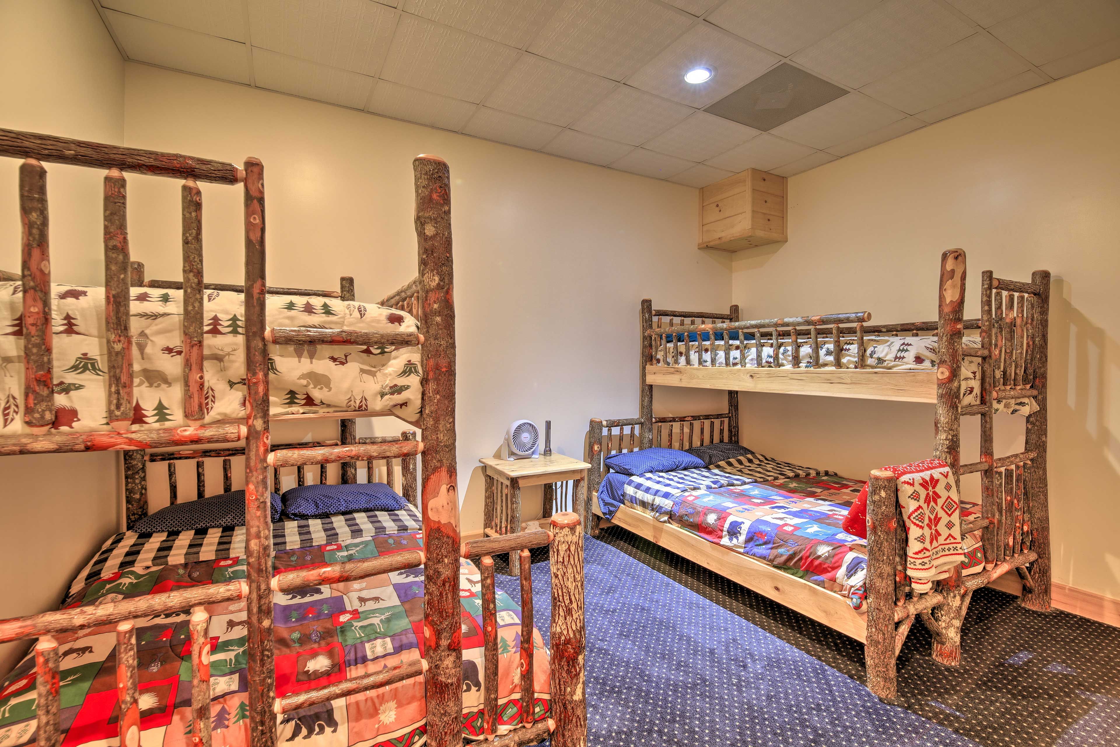 Bedroom 3 | Twin/Queen Bunk Bed | Twin/ Full Bunk Bed | Ground Floor