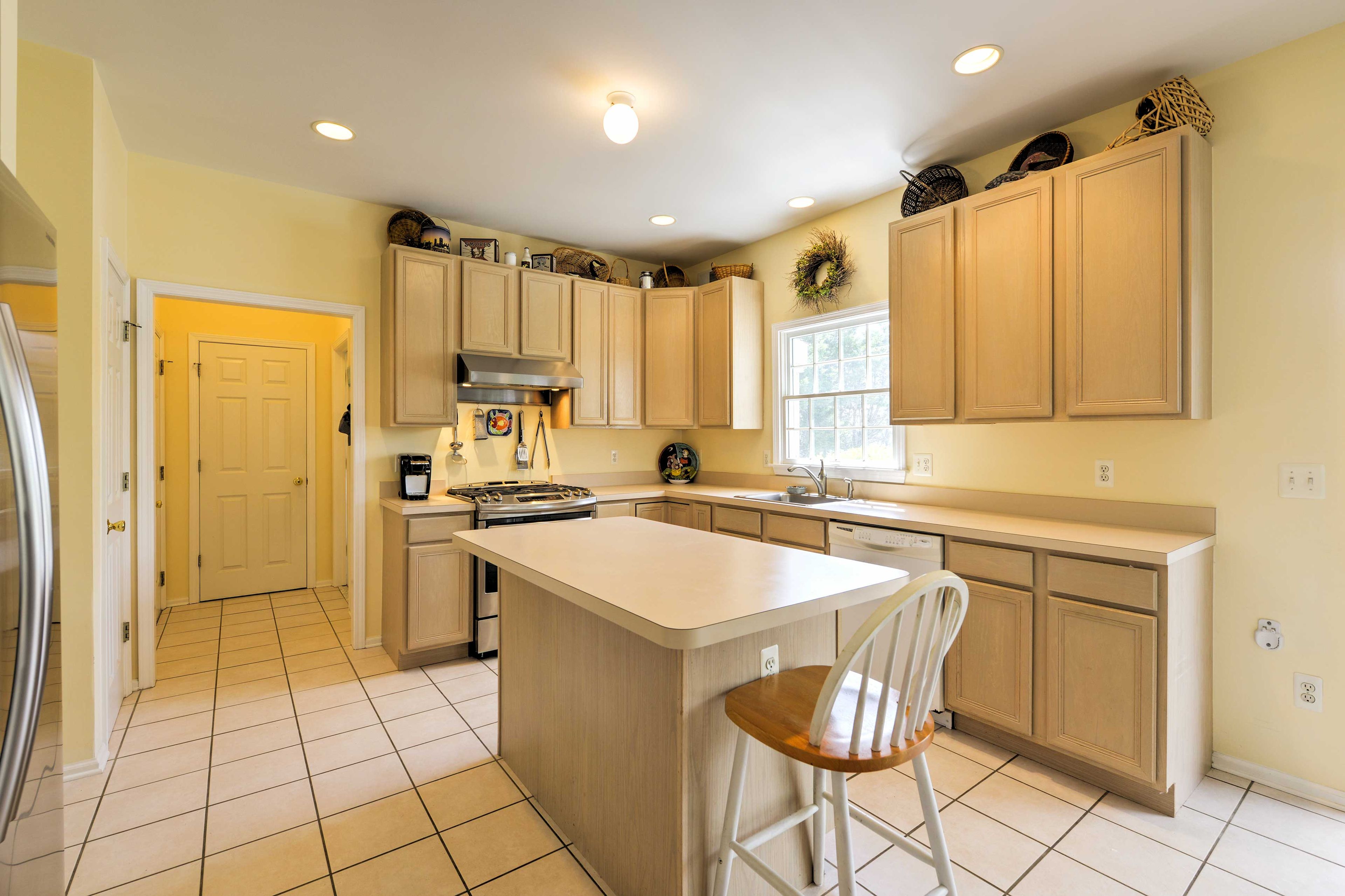 This fully-equipped kitchen with stainless steel appliances is perfect.