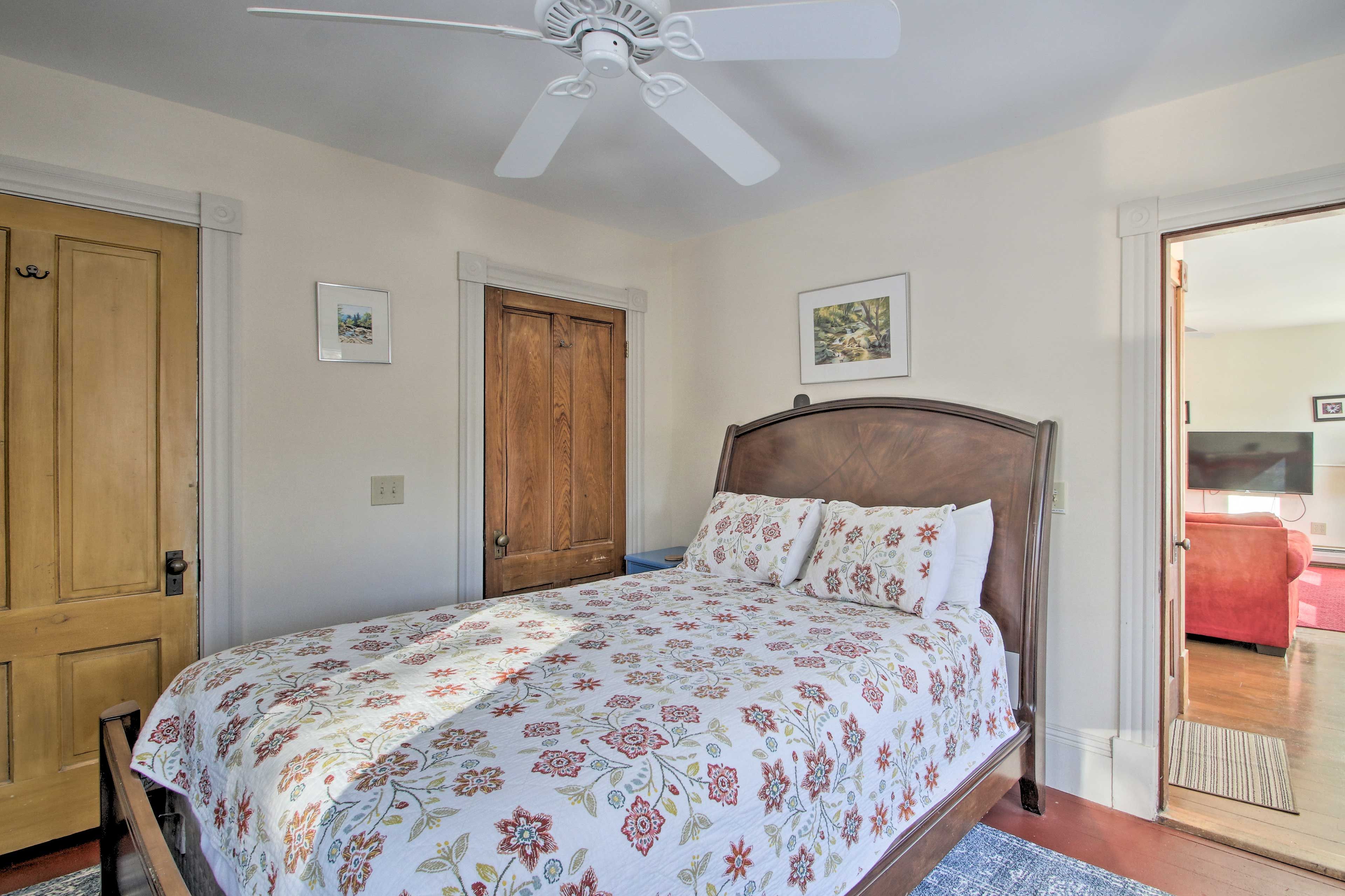 Bedroom 2 | Queen Bed