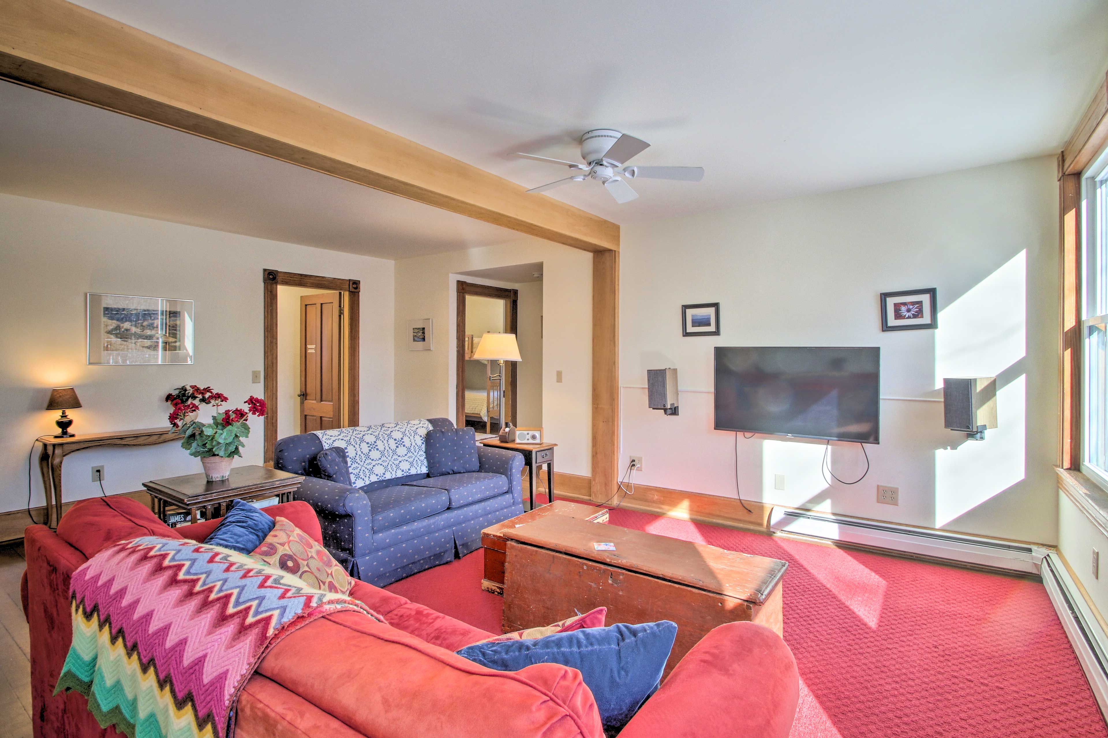 Upper Level Sitting Area
