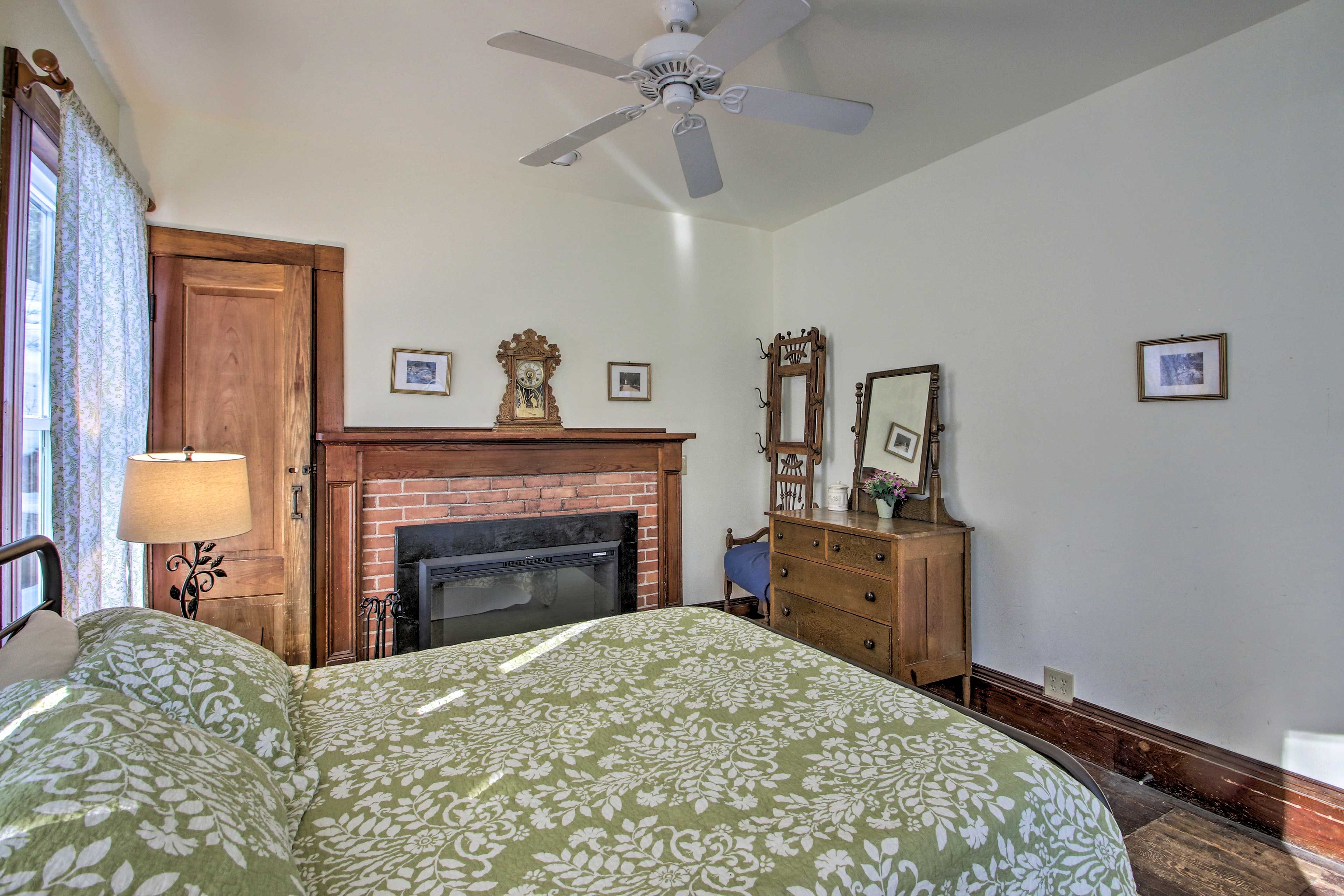 Bedroom 5 | Fireplace