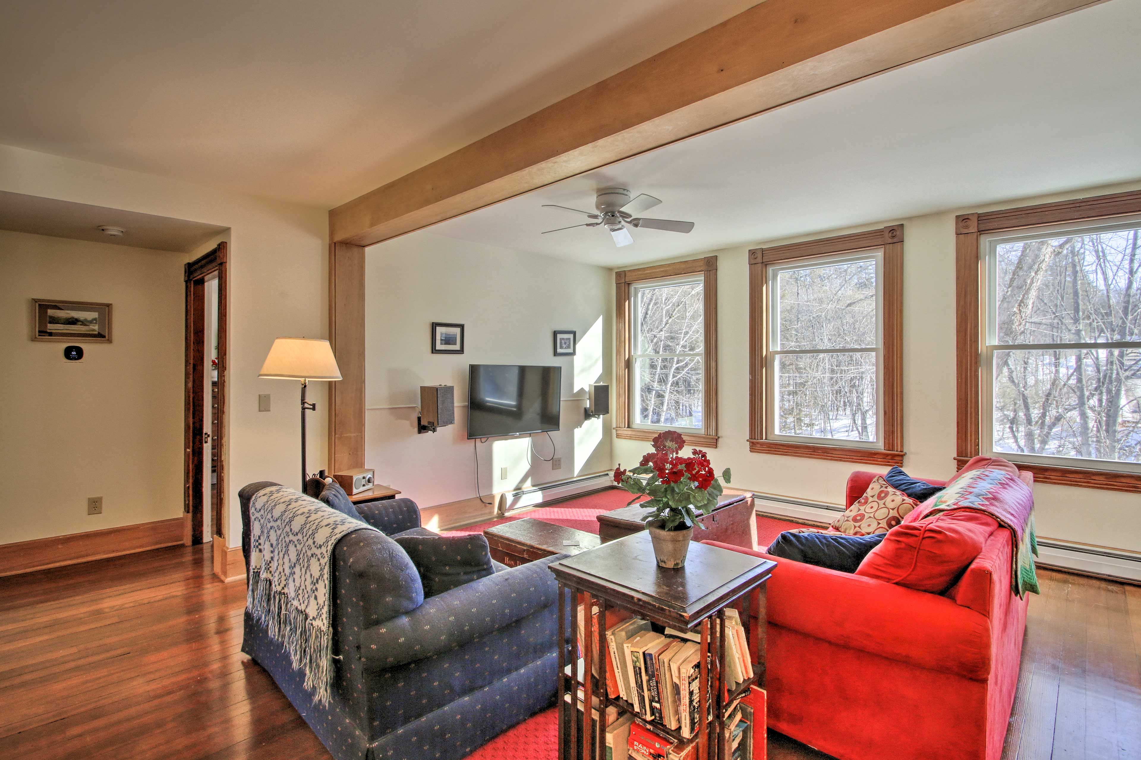 Upper Level Sitting Area