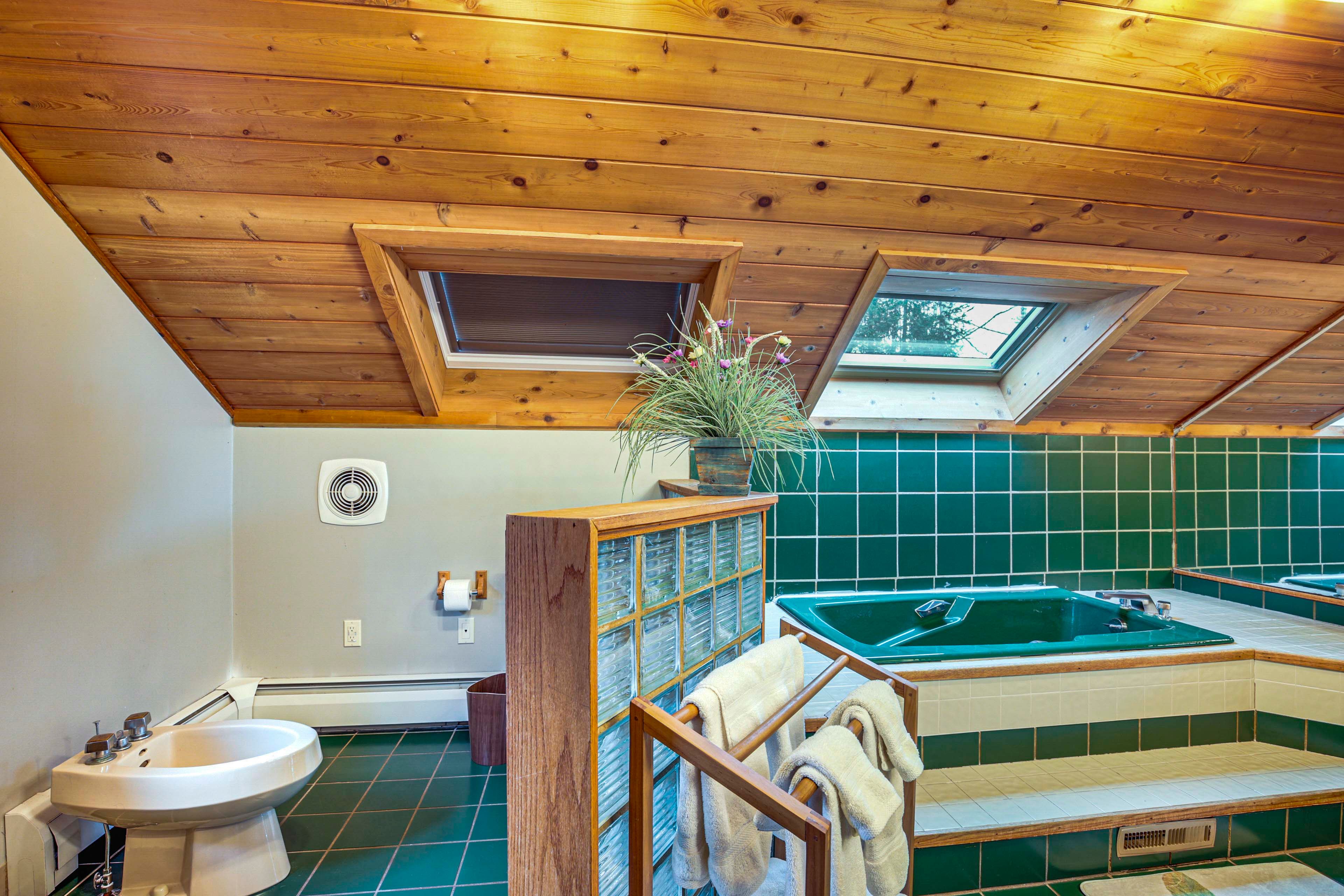 Jack-and-Jill Bathroom | Upper Floor