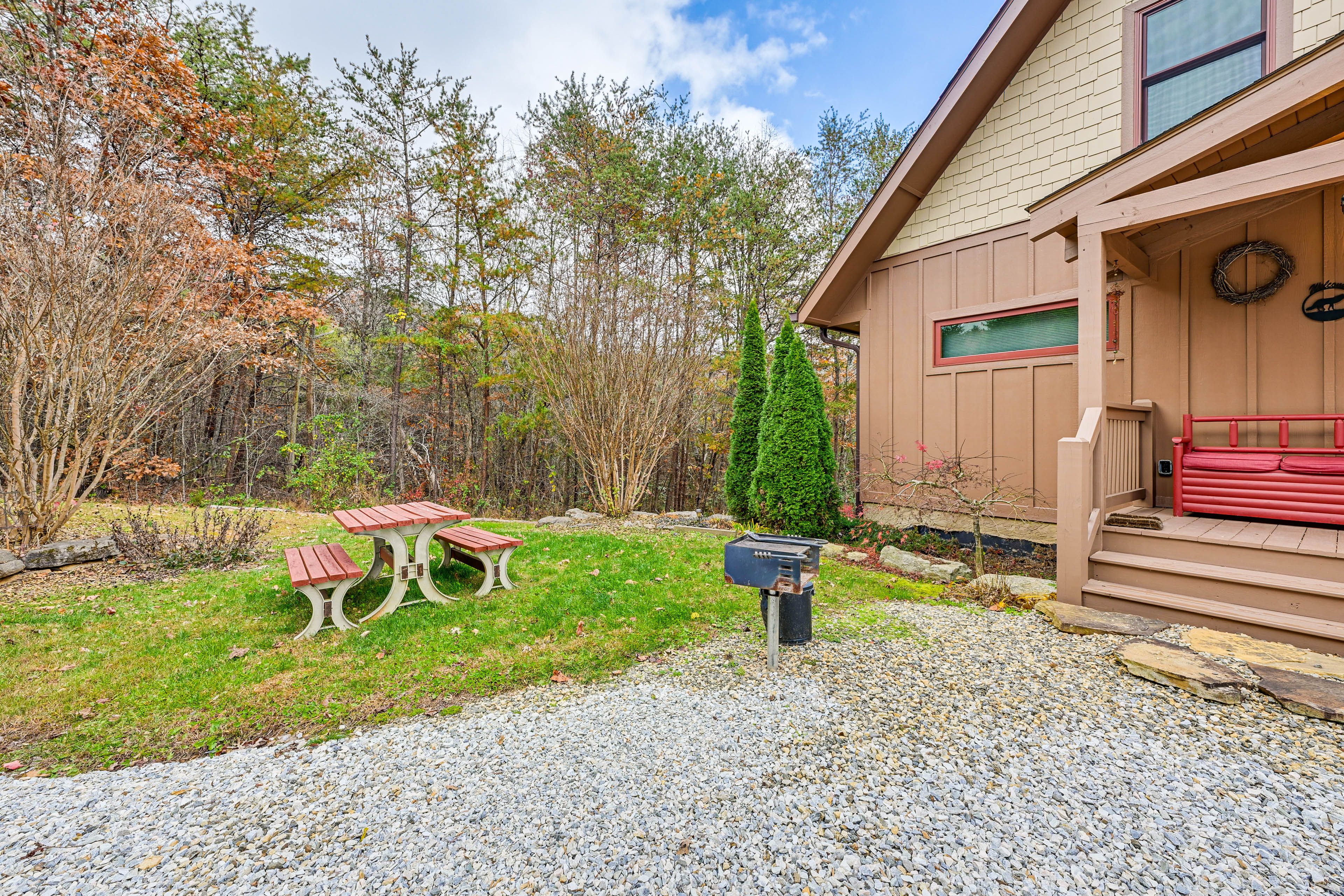 Picnic Table | Charcoal Grill