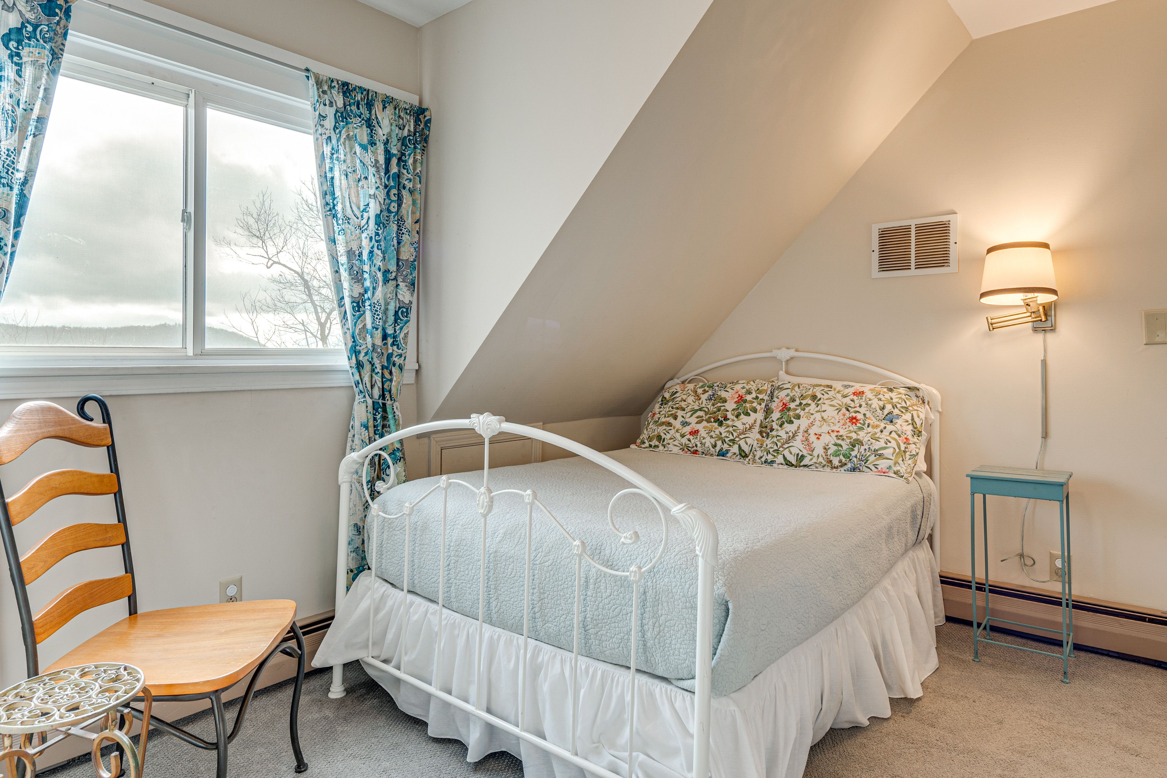 Bedroom 2 | Full Bed | Upper Level