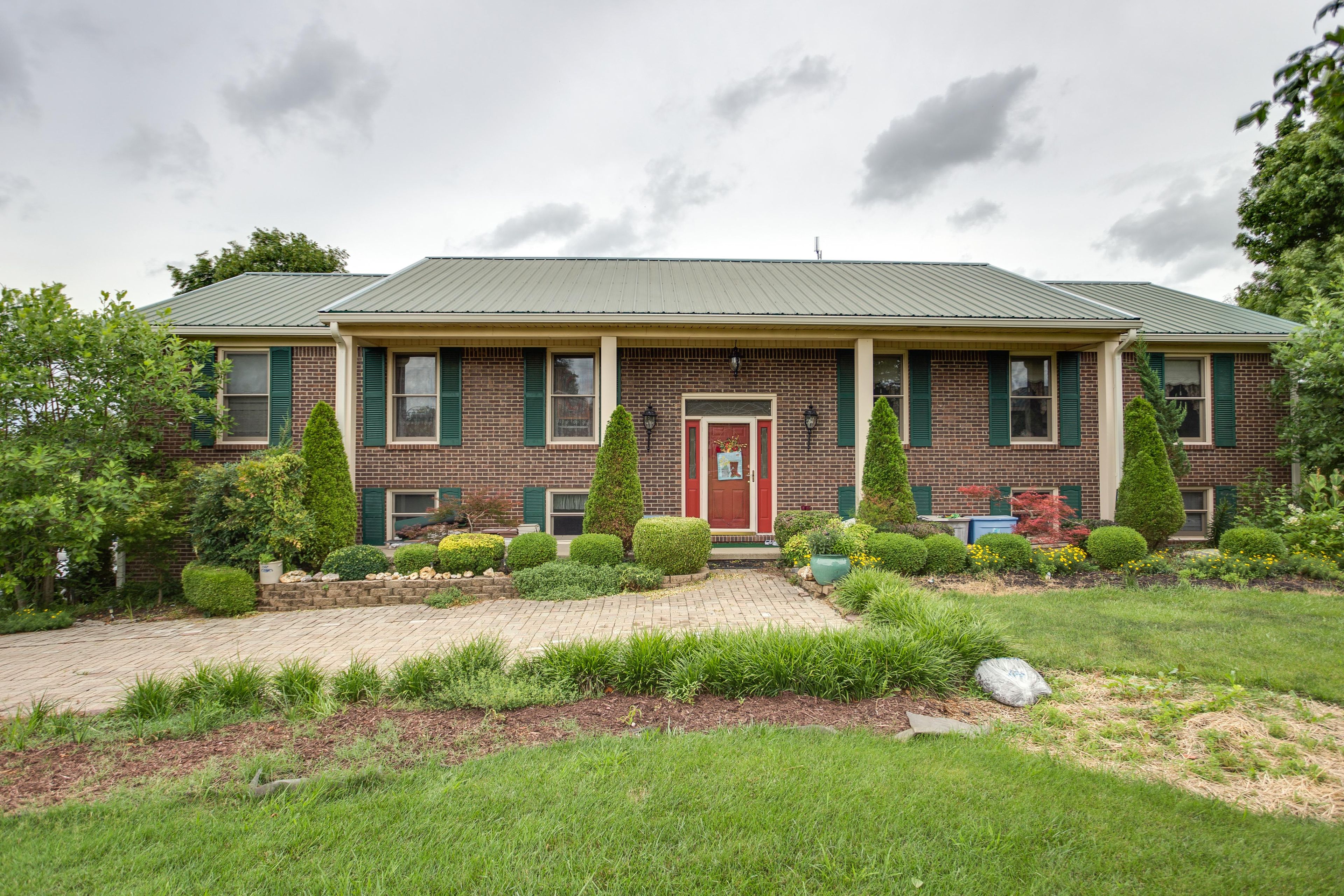 Parking | Driveway (5 Vehicles)