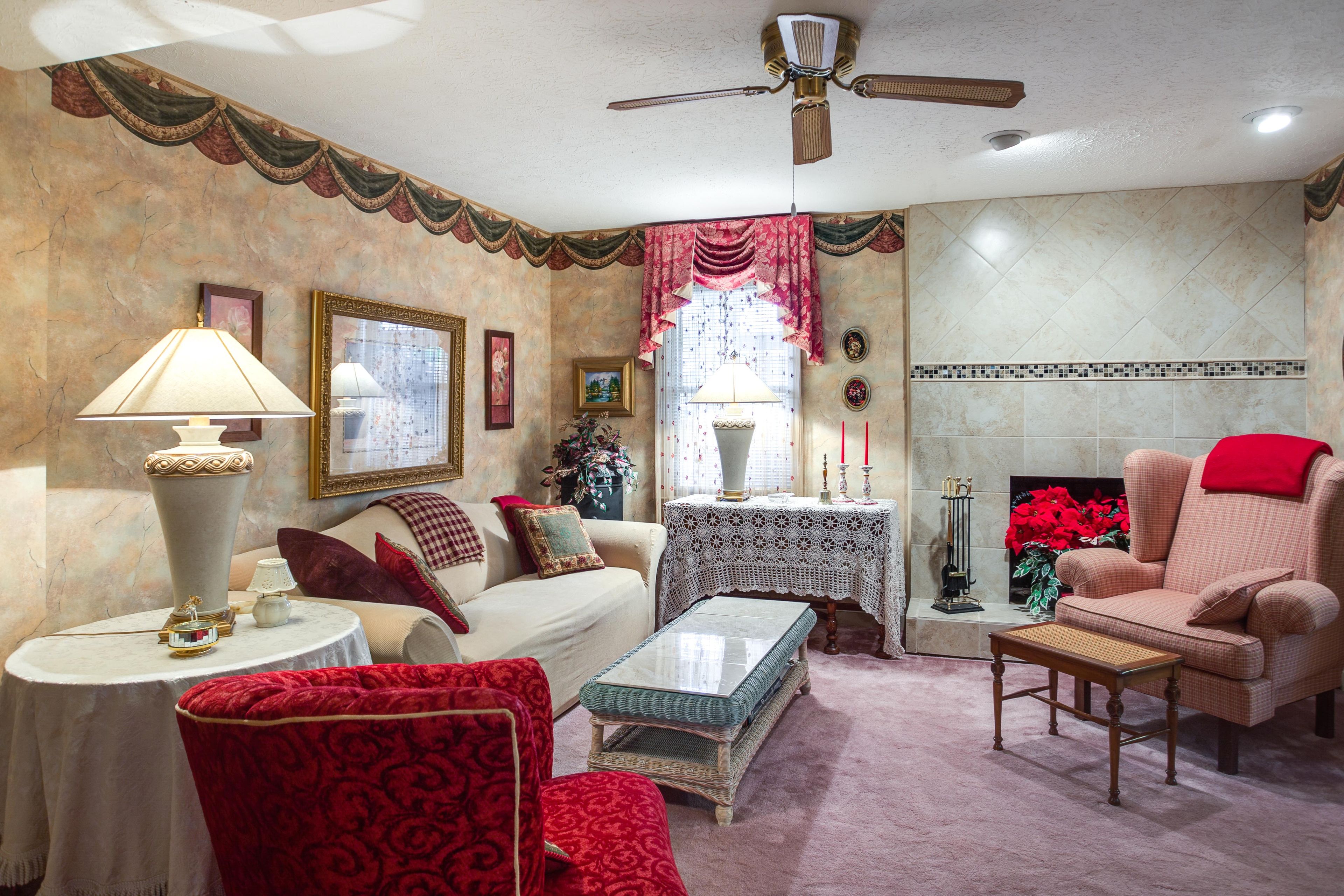 Living Room | Hot Spot Internet | A/C | Cable TV | Single-Story Apartment