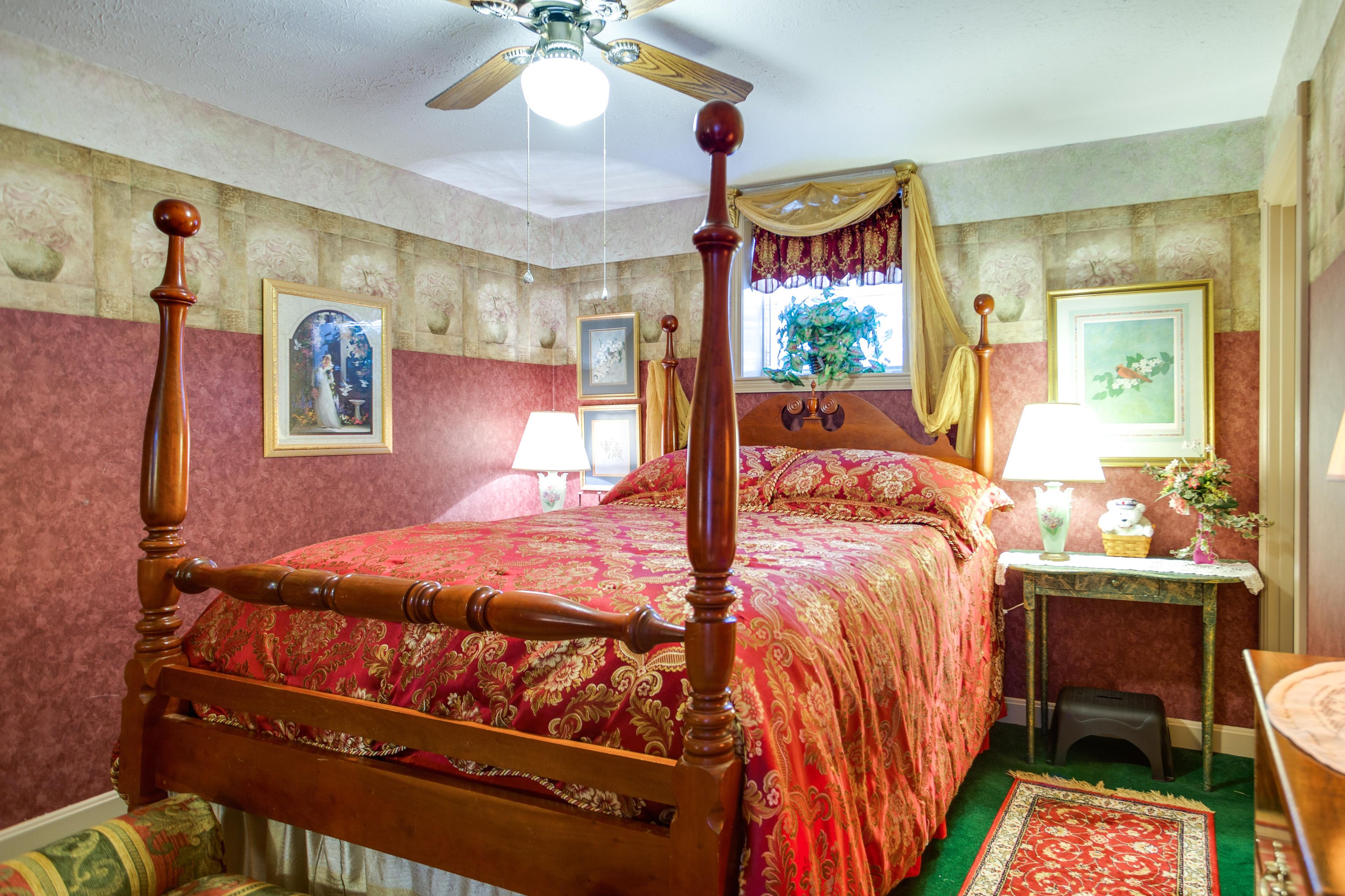 Bedroom 1 | Queen Bed | Linens Provided