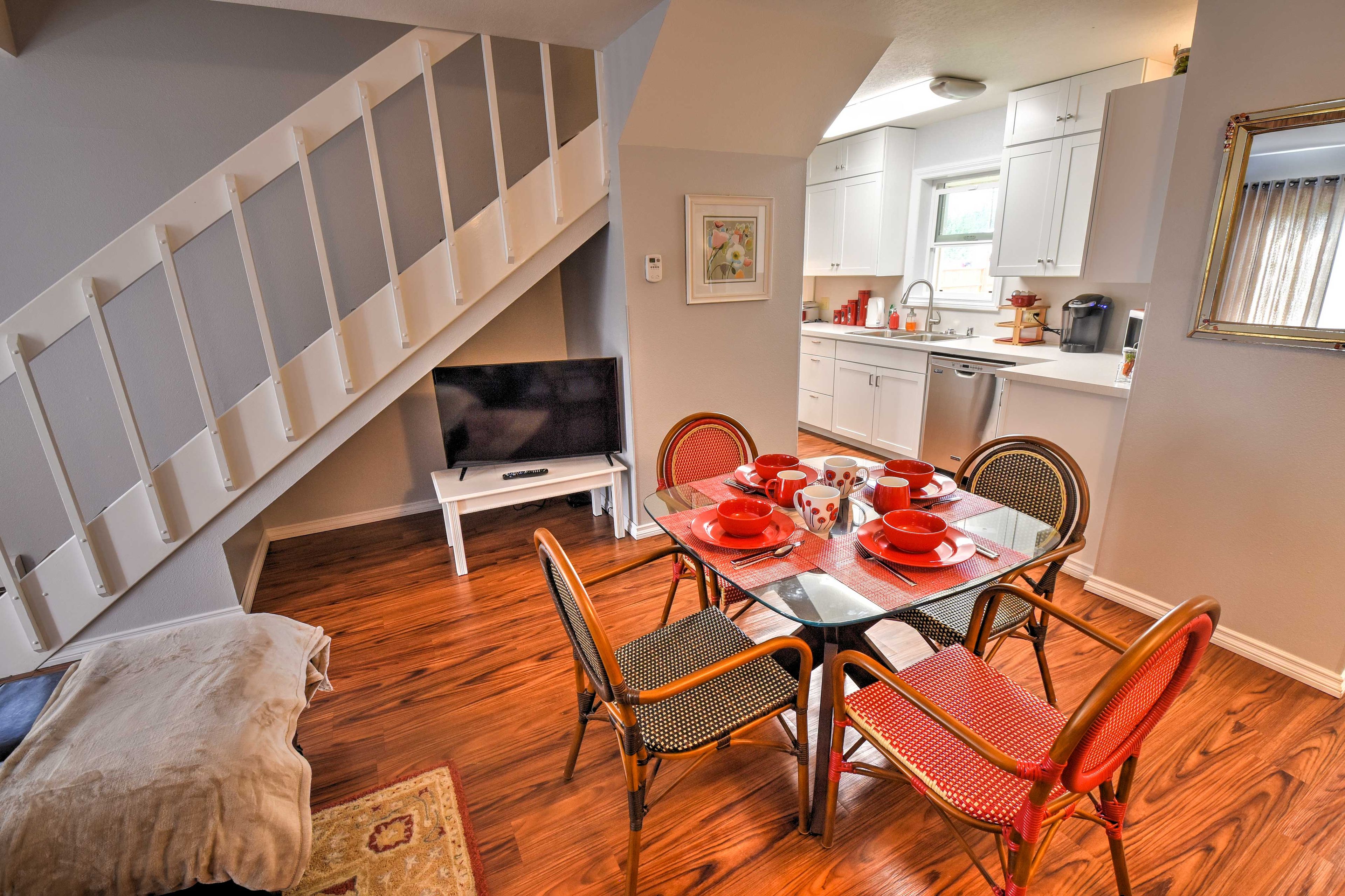 Main Living Space | Cable TV