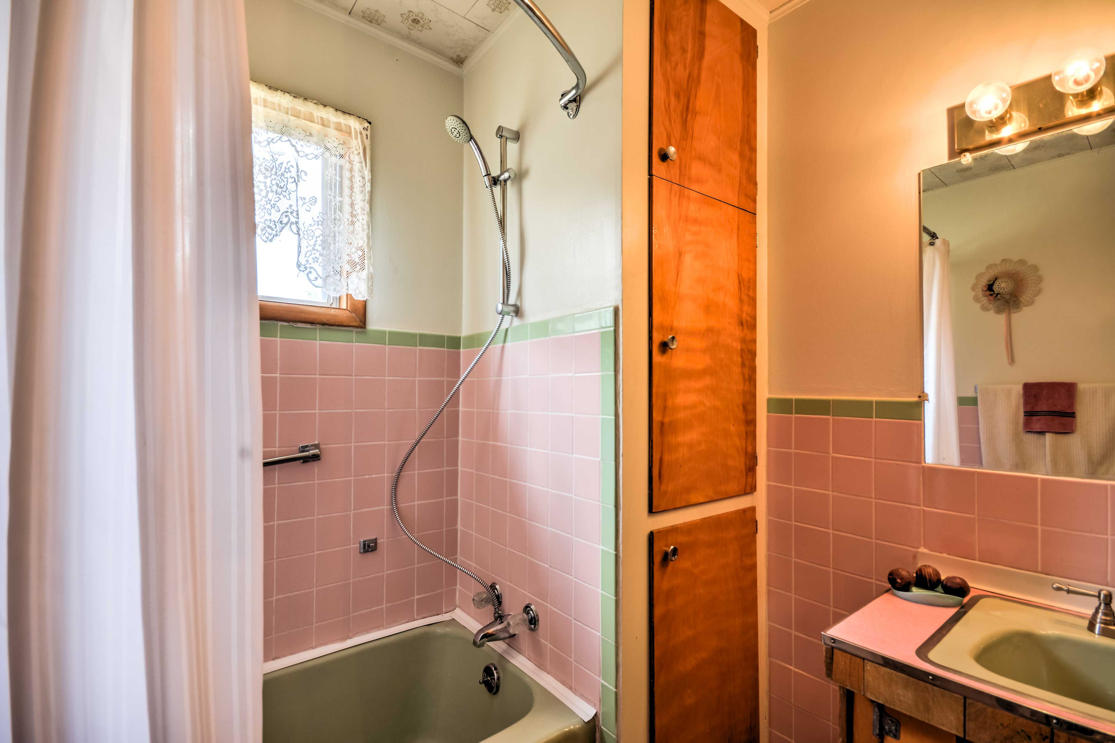 Full Bathroom