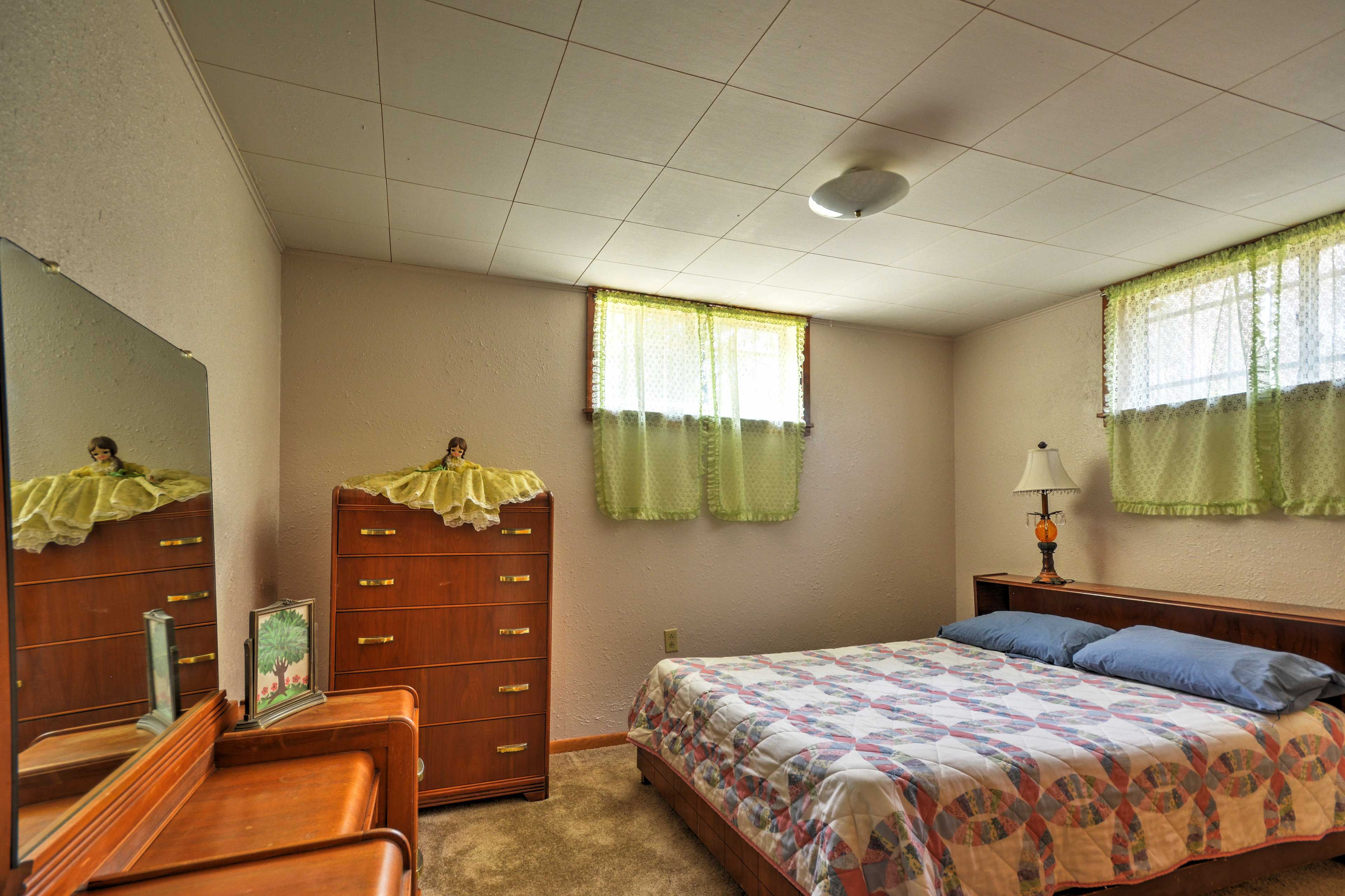 Bedroom 4 | King Bed