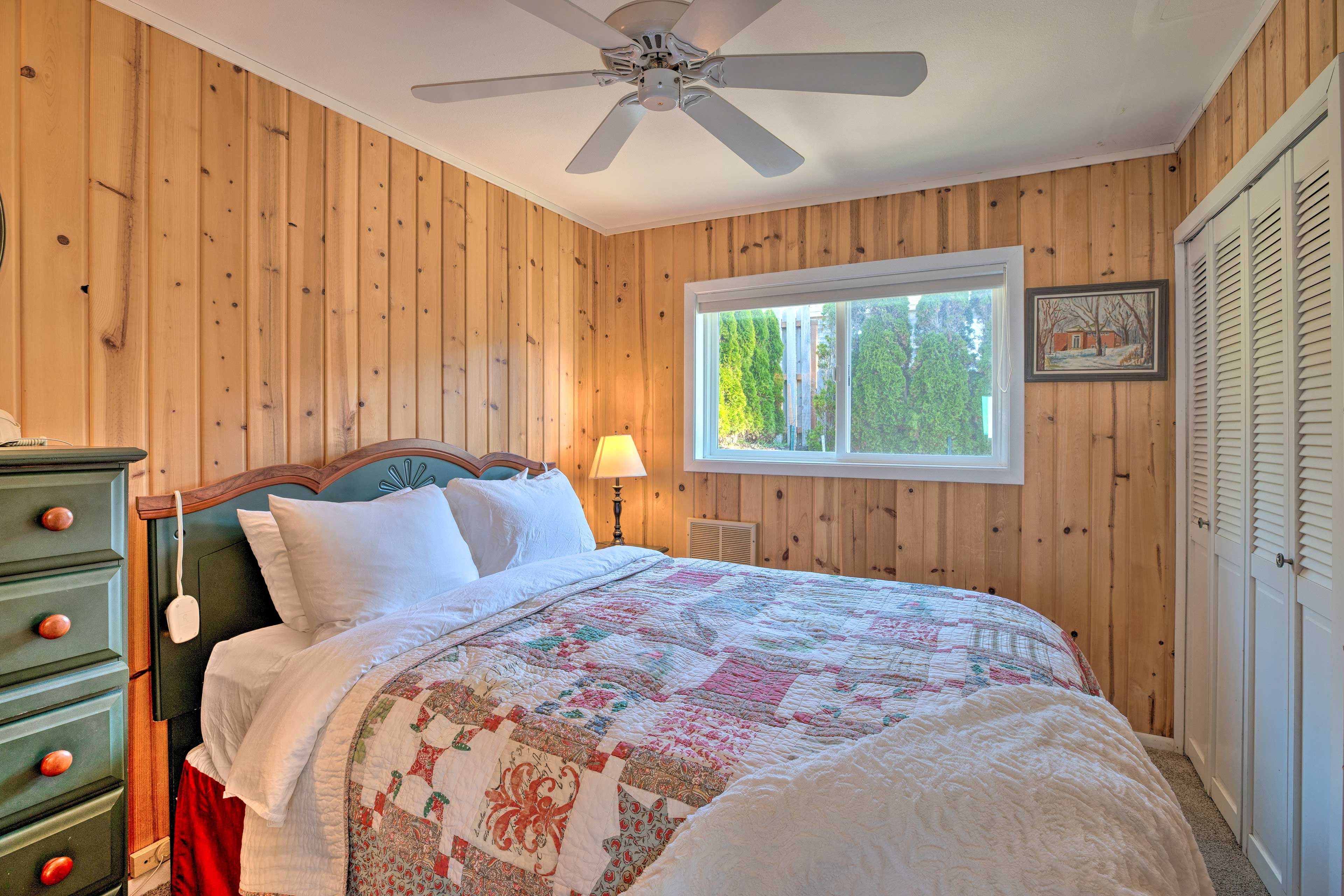 Bedroom 3 | Queen Bed