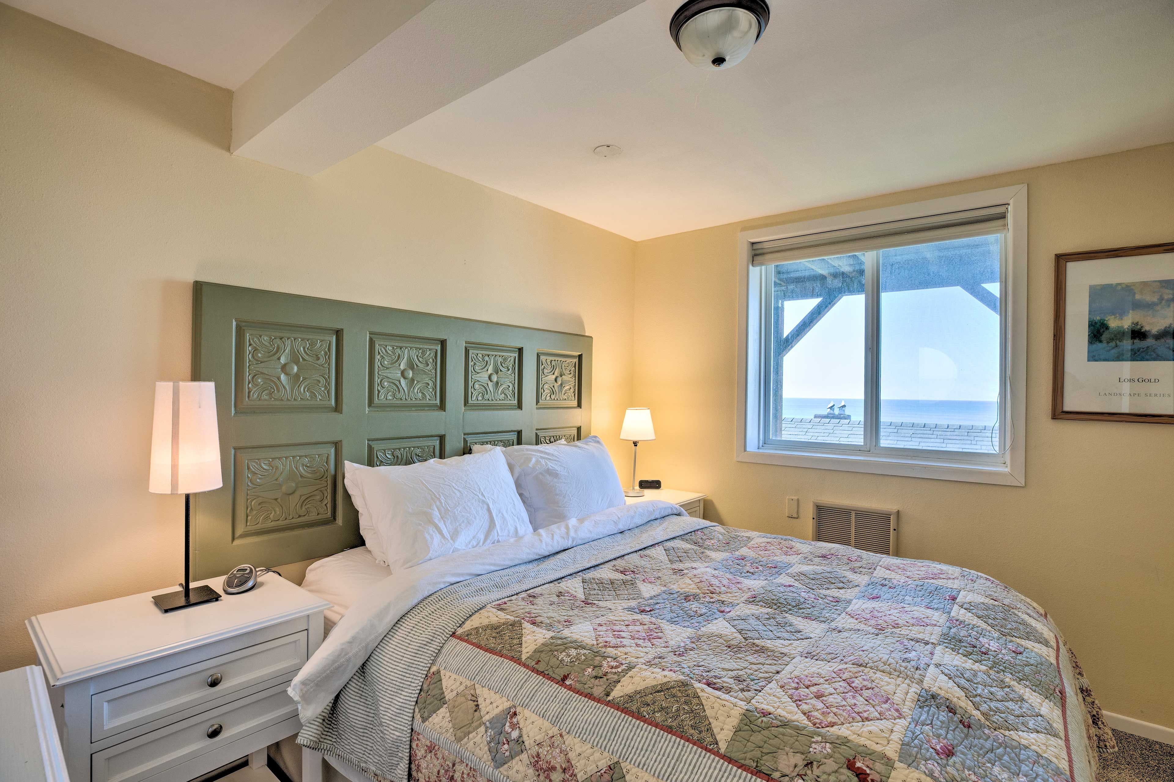 Bedroom 4 | Queen Bed