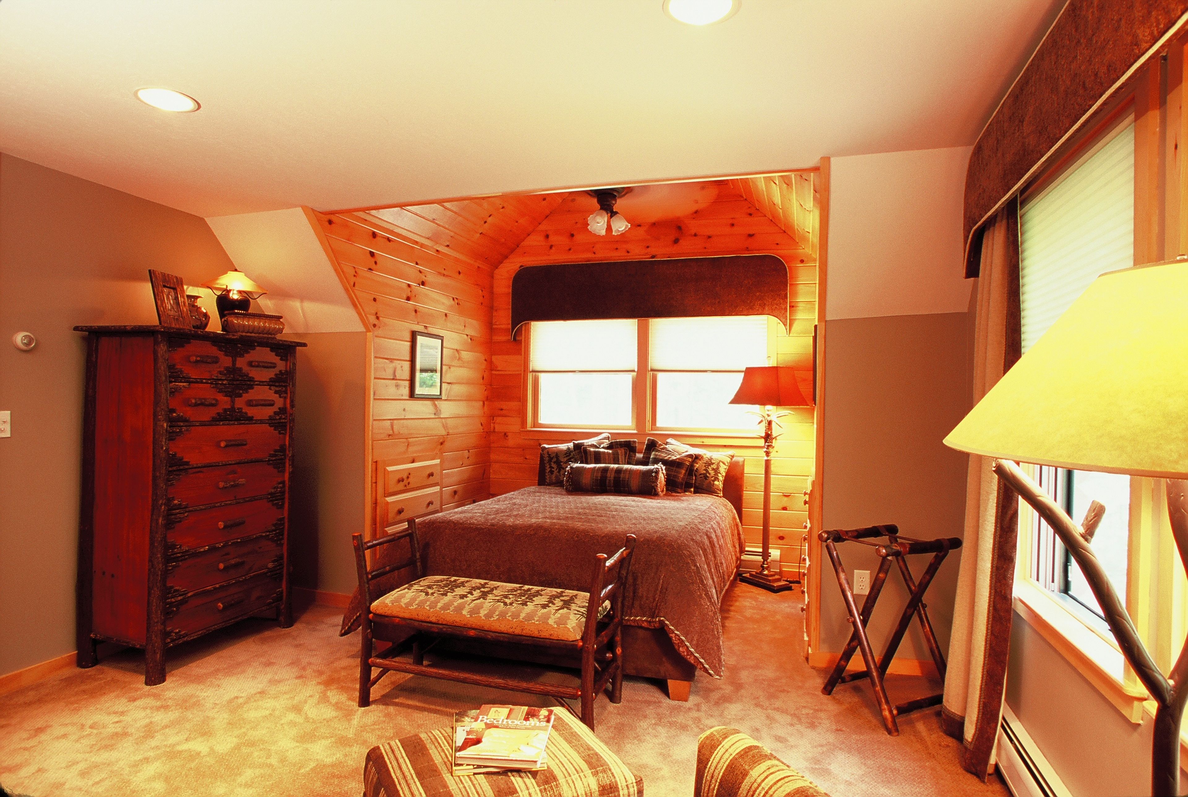Bedroom 1 | Queen Bed