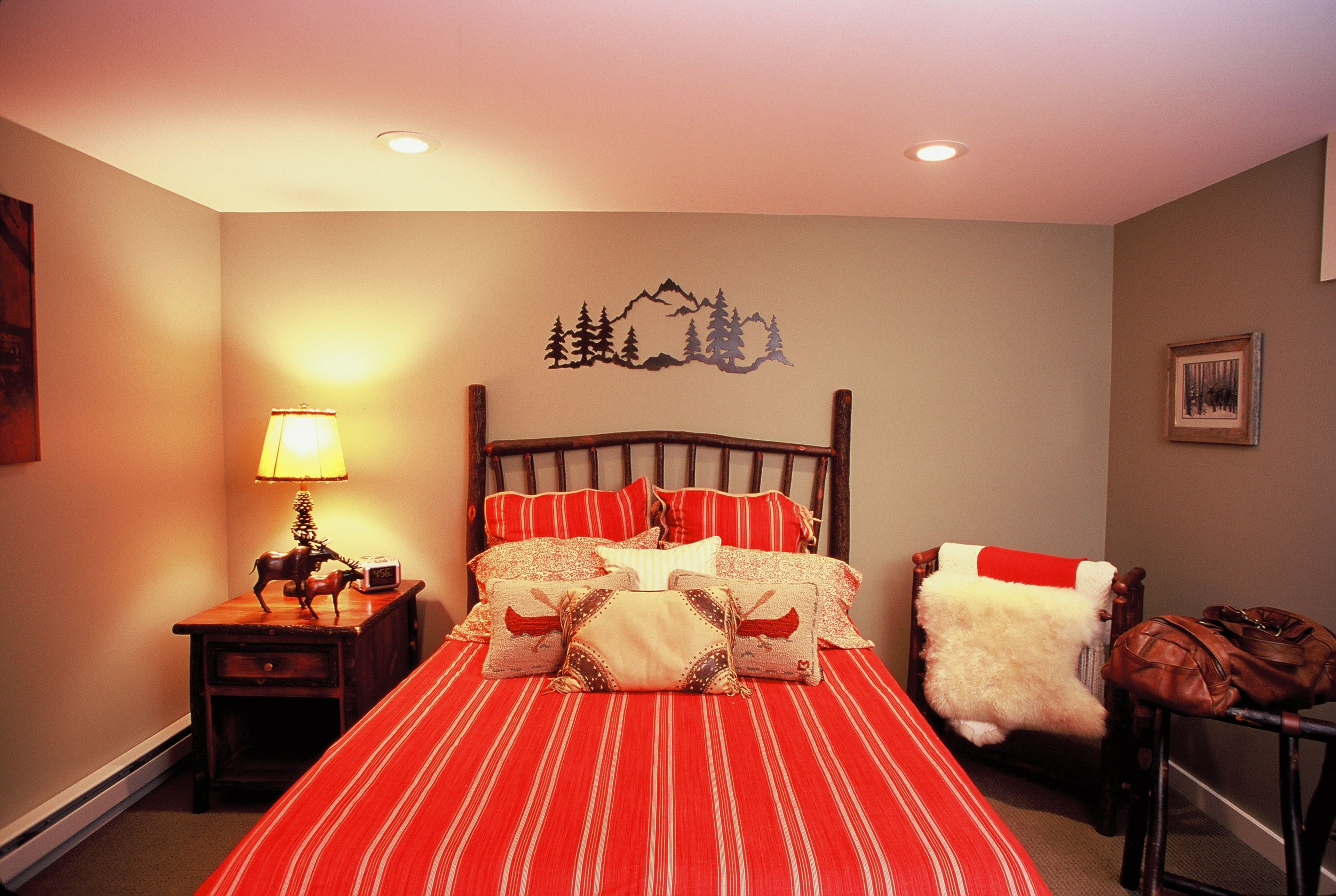 Bedroom 3 | Queen Bed