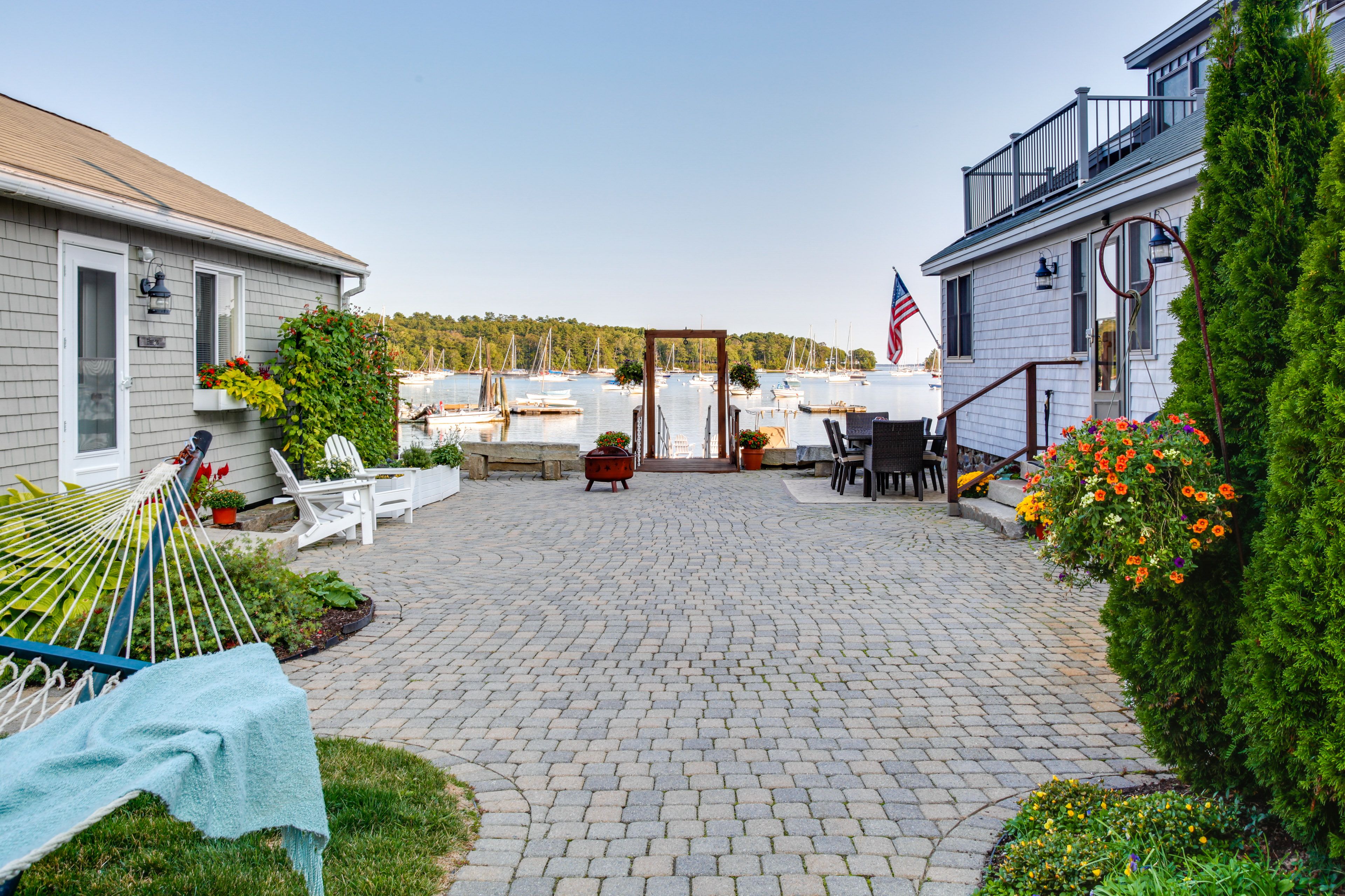 Shared Courtyard | Gas Grill | Outdoor Dining