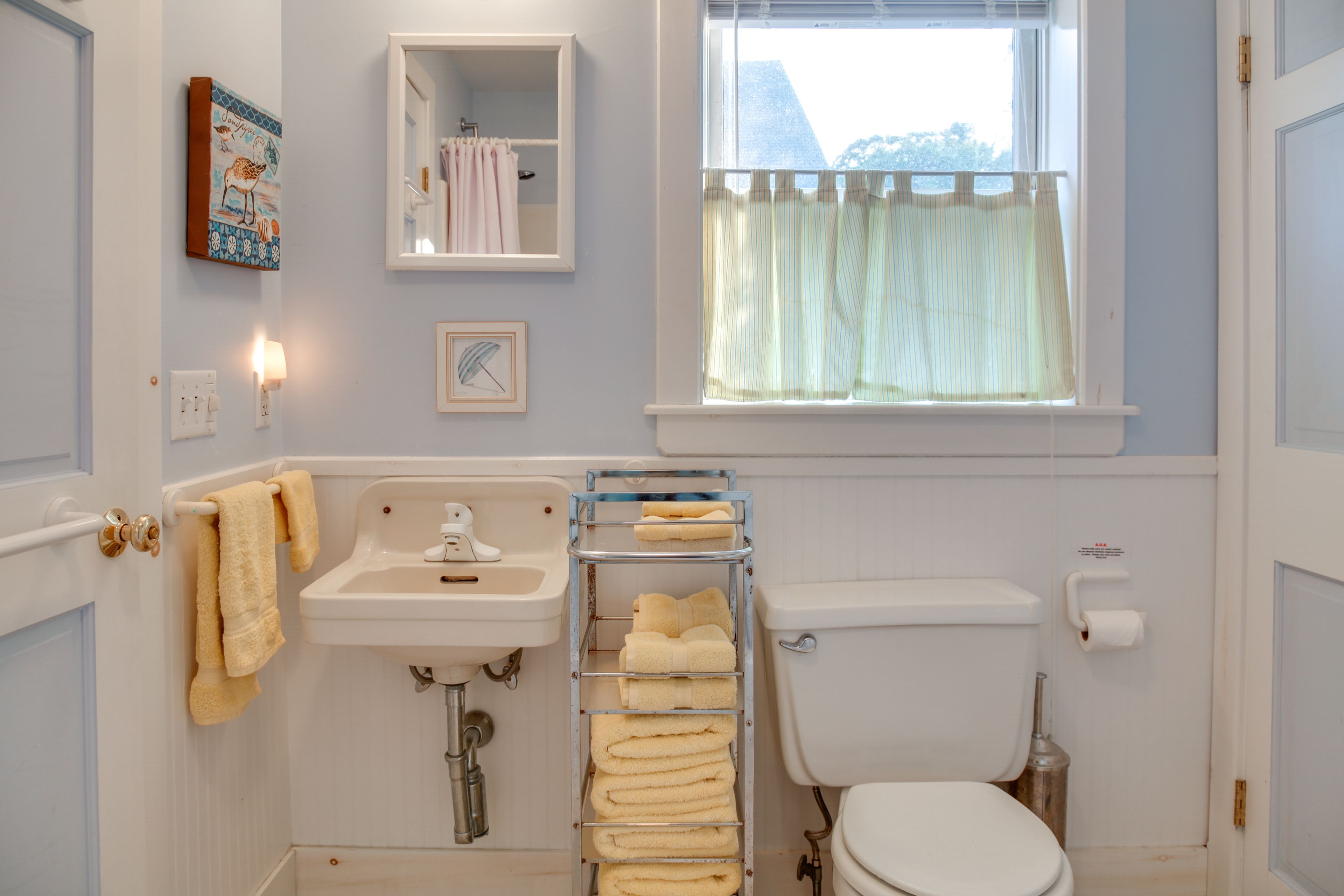 Full Bathroom | Towels & Linens Provided