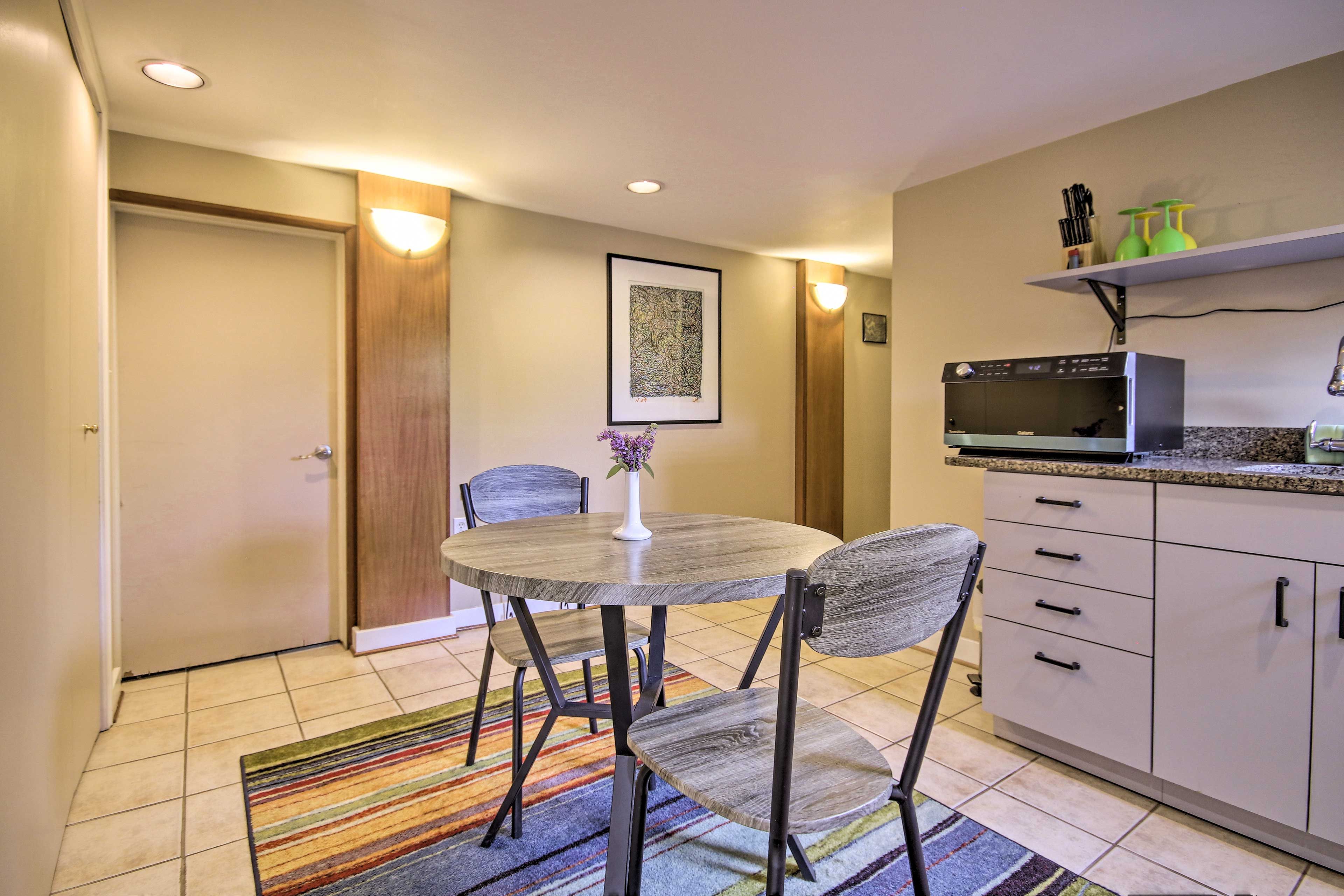 Dining Area | Dishes & Flatware Provided