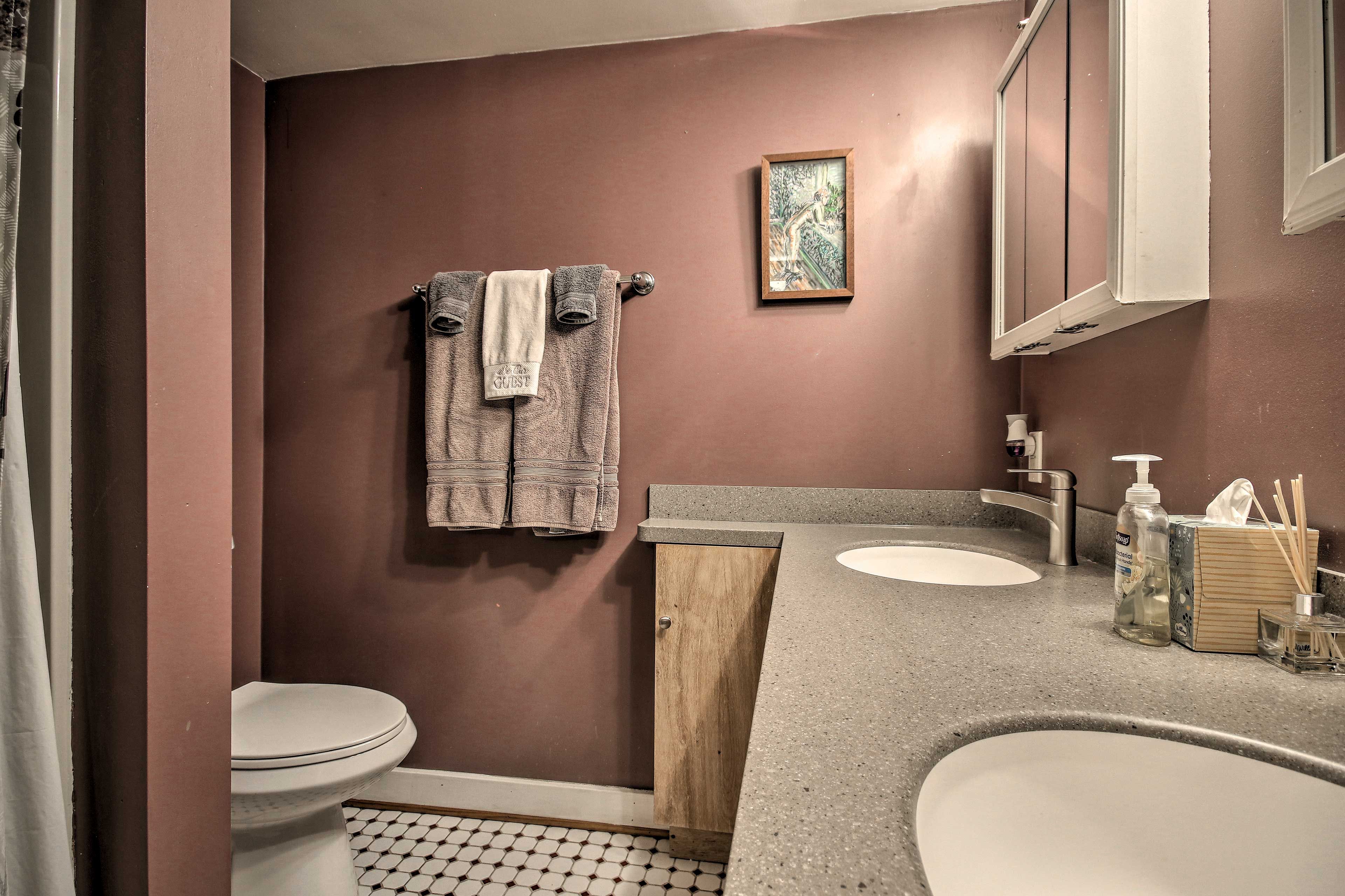 Full Bathroom | Towels & Linens Provided