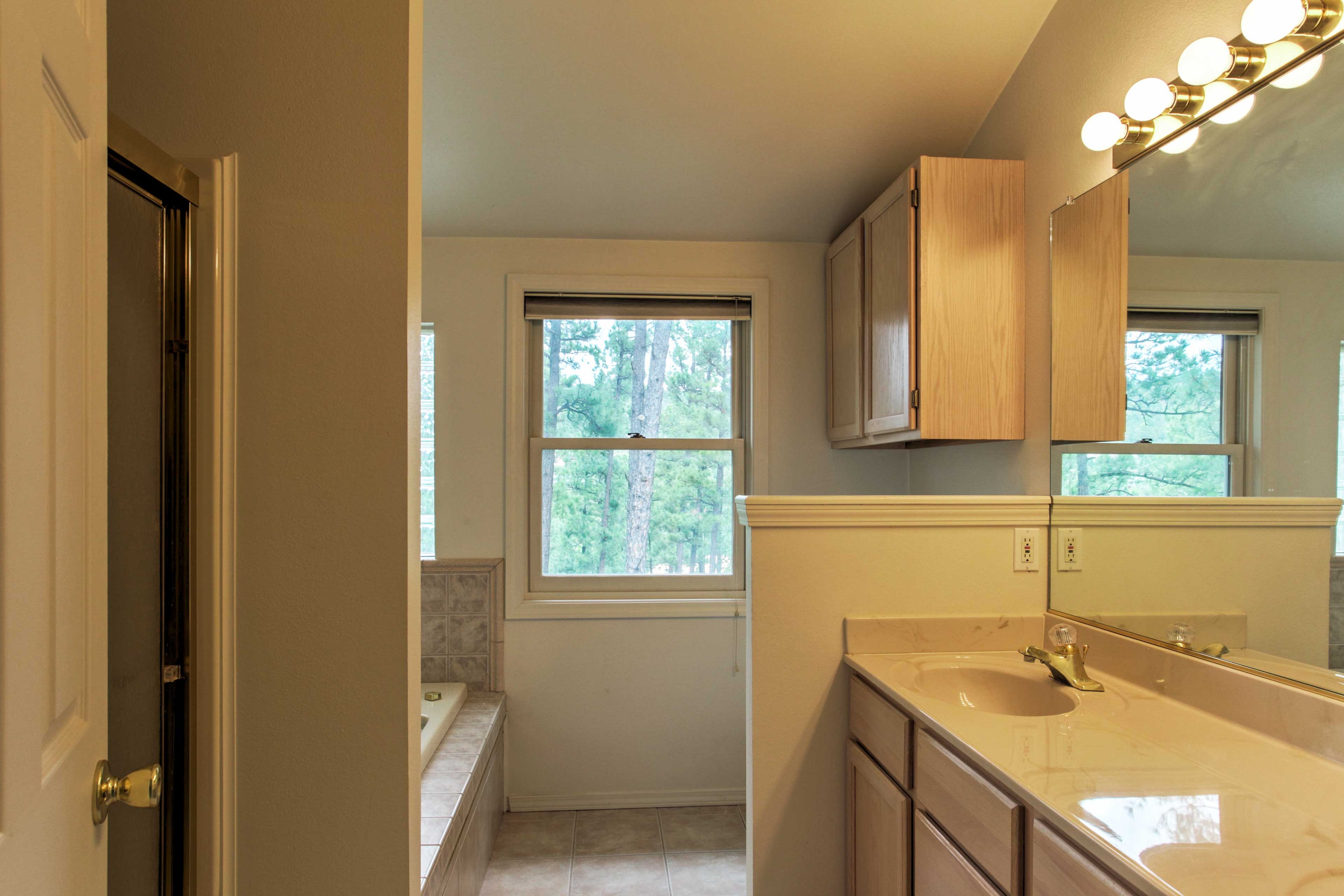 Full Bathroom | Towels & Linens Provided