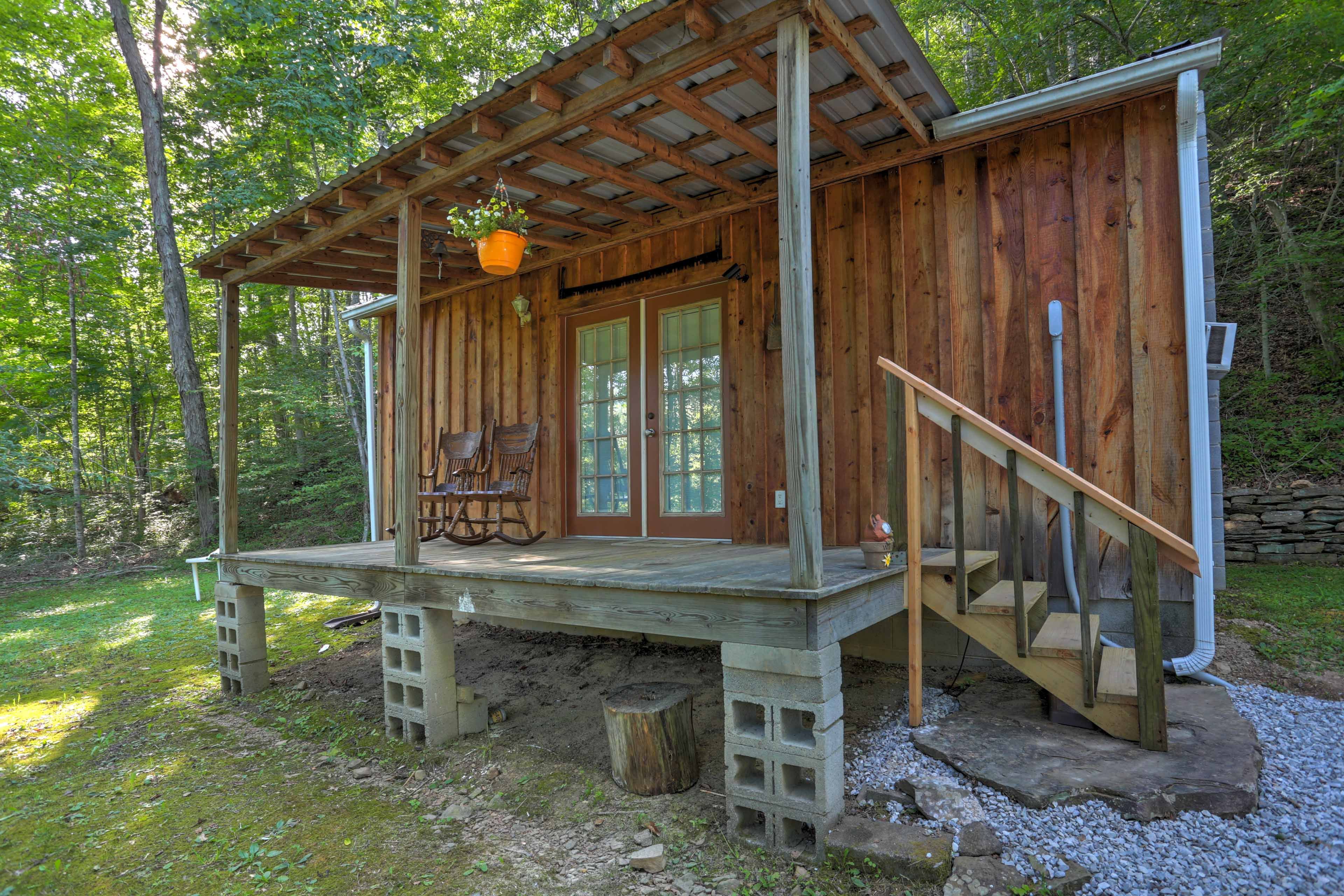 The cozy cabin is the ideal place to get away from it all for a while!