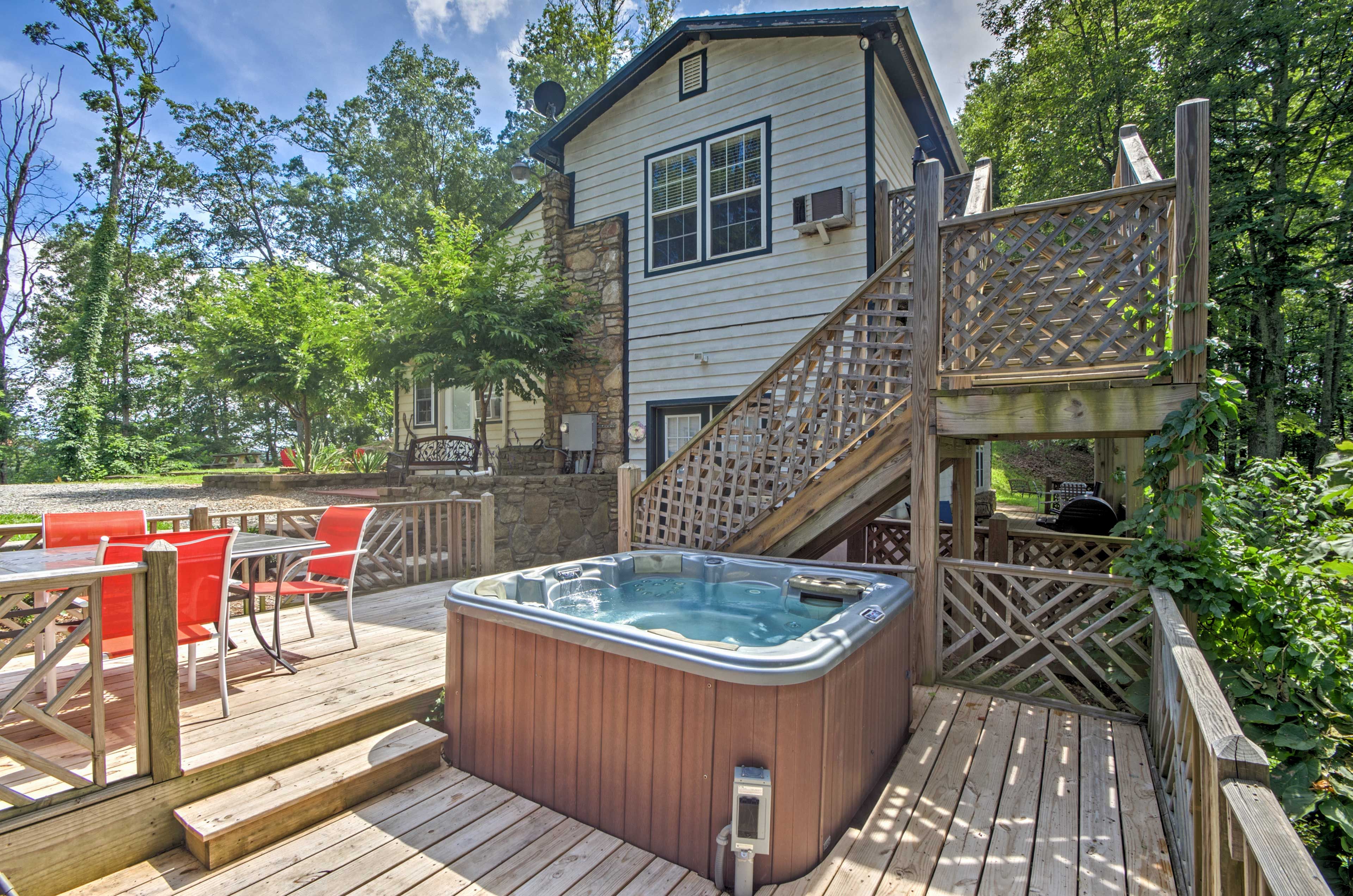 Enjoy a getaway to this Weaverville, North Carolina home overlooking 1000 acres!